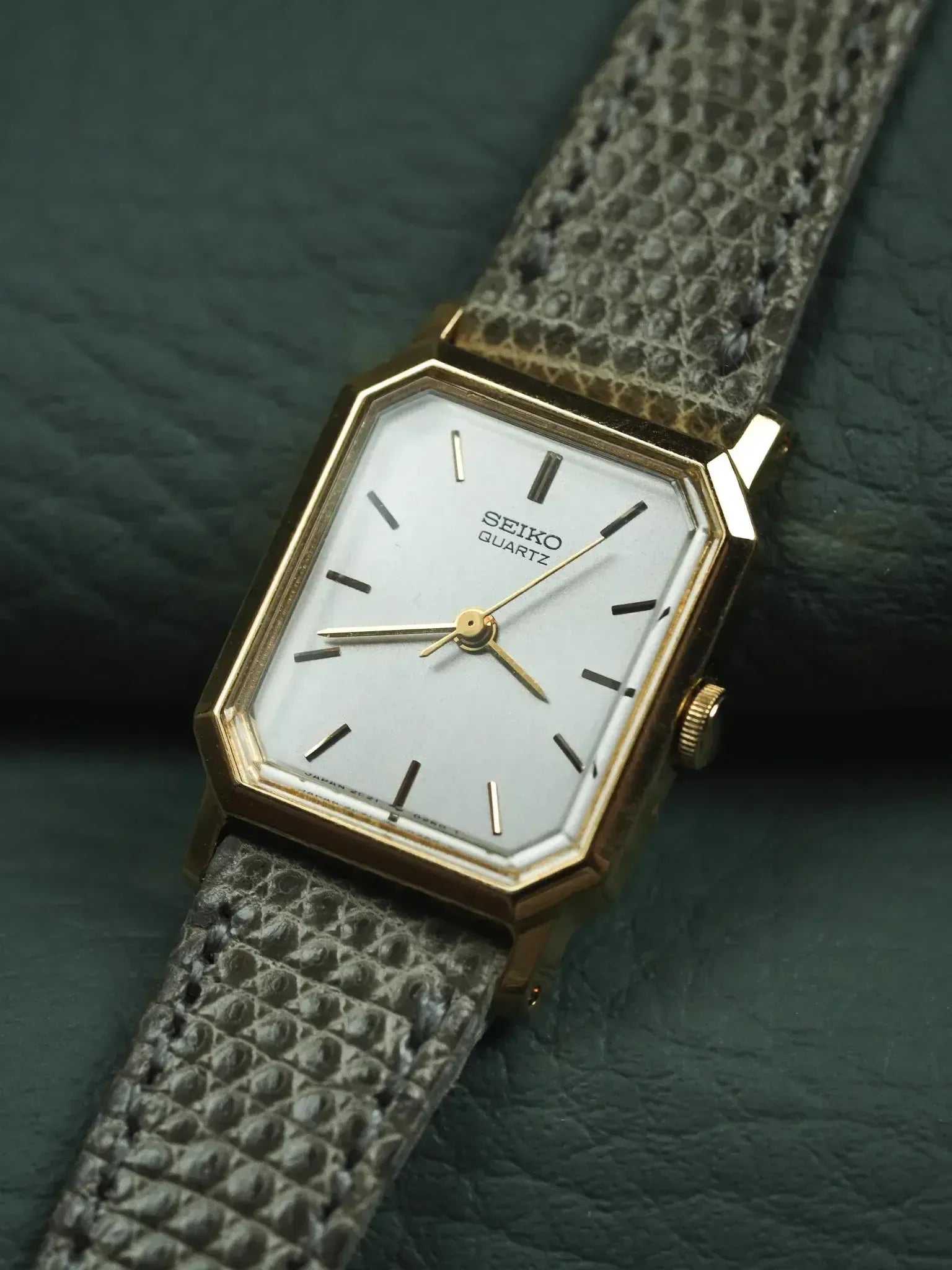 Seiko - Tank Femme Or Bracelet gris - Neuve de stock - 1993 - Atelier Victor