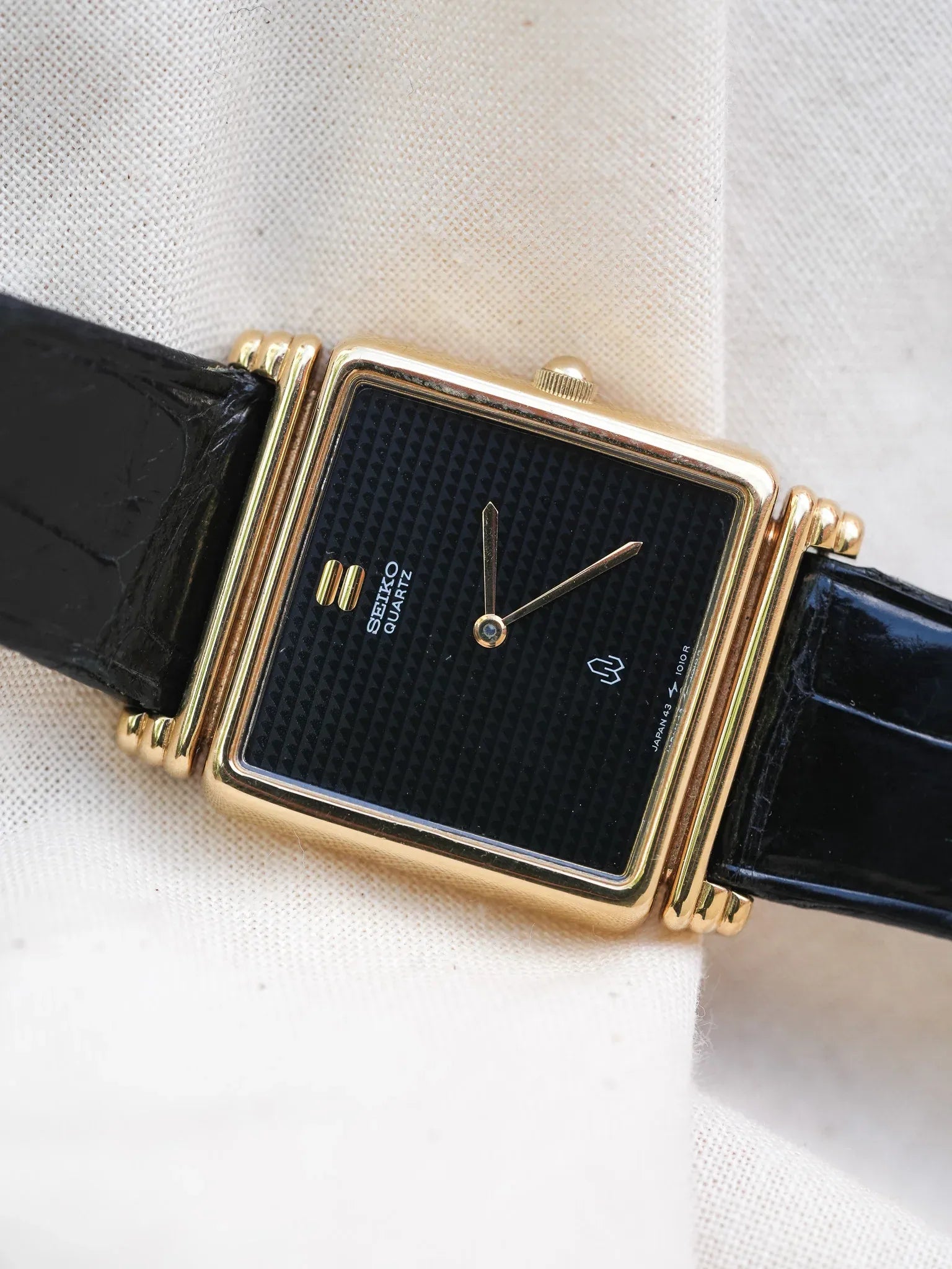 Seiko - Tank Plaqué or noir Clous de Paris - NOS & Boite - 1997 - Atelier Victor