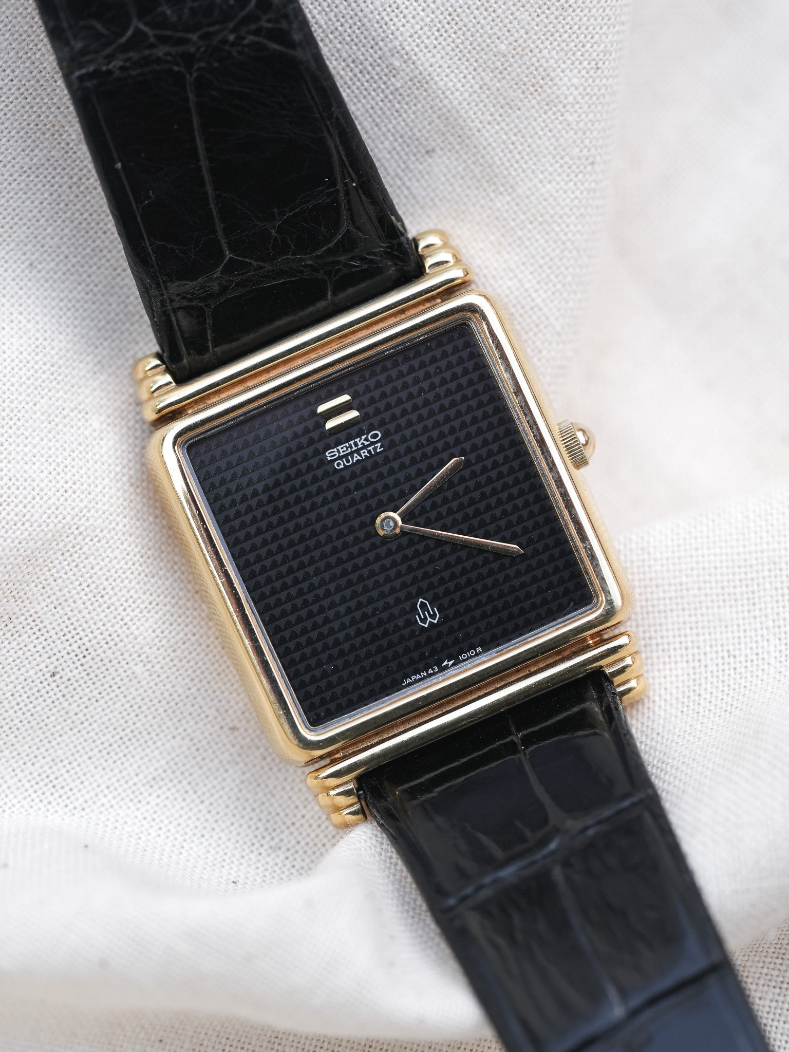 Seiko - Tank Plaqué or noir Clous de Paris - NOS & Boite - 1997 - Atelier Victor - Vintage Shop