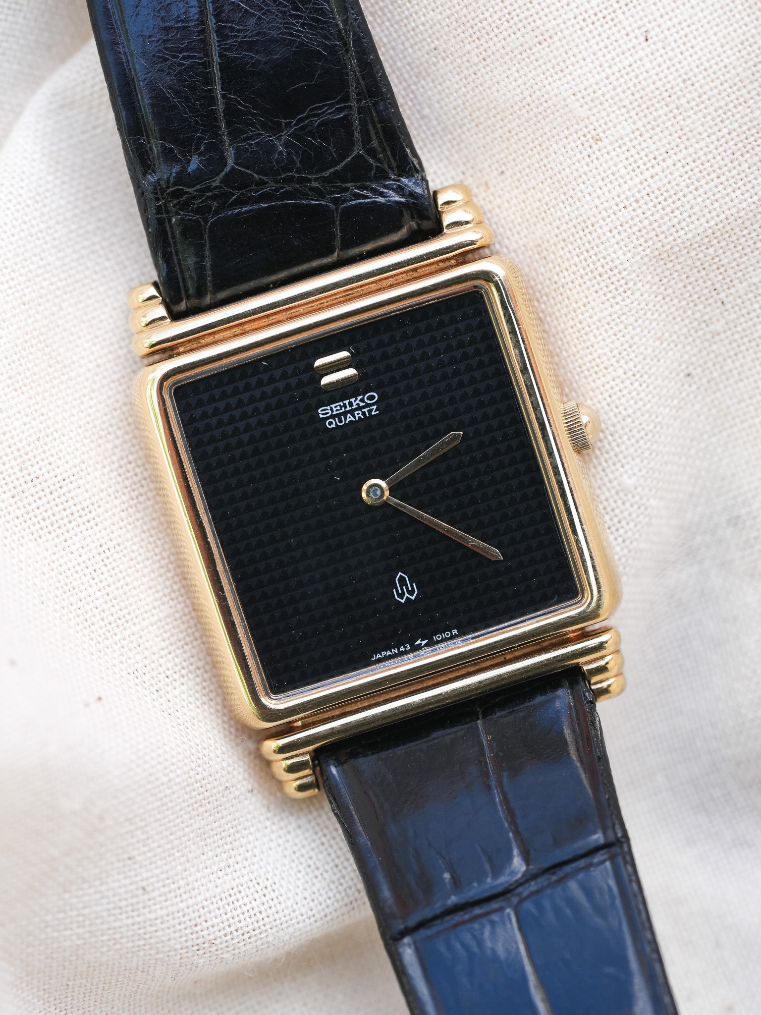 Seiko - Tank Plaqué or noir Clous de Paris - NOS & Boite - 1997 - Atelier Victor - Vintage Shop