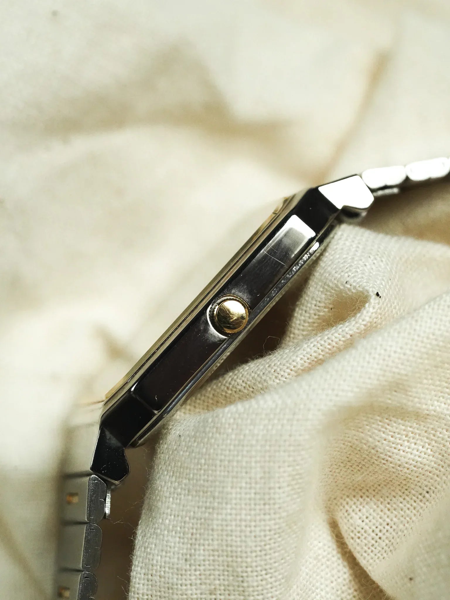 Seiko - Tank Royal Acier Gris Or bracelet intégré - 1997 - Atelier Victor