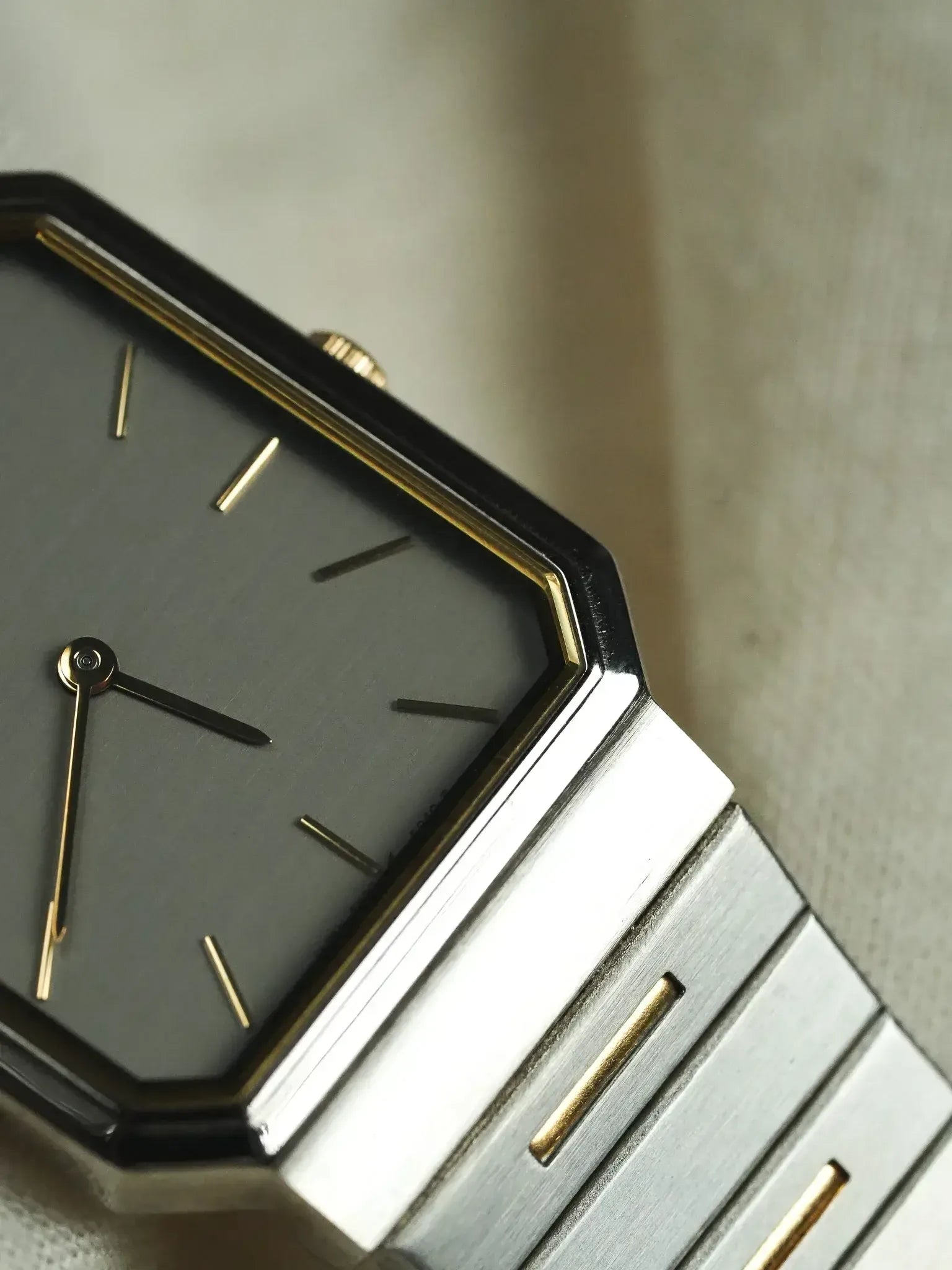 Seiko - Tank Royal Acier Gris Or bracelet intégré - 1997 - Atelier Victor