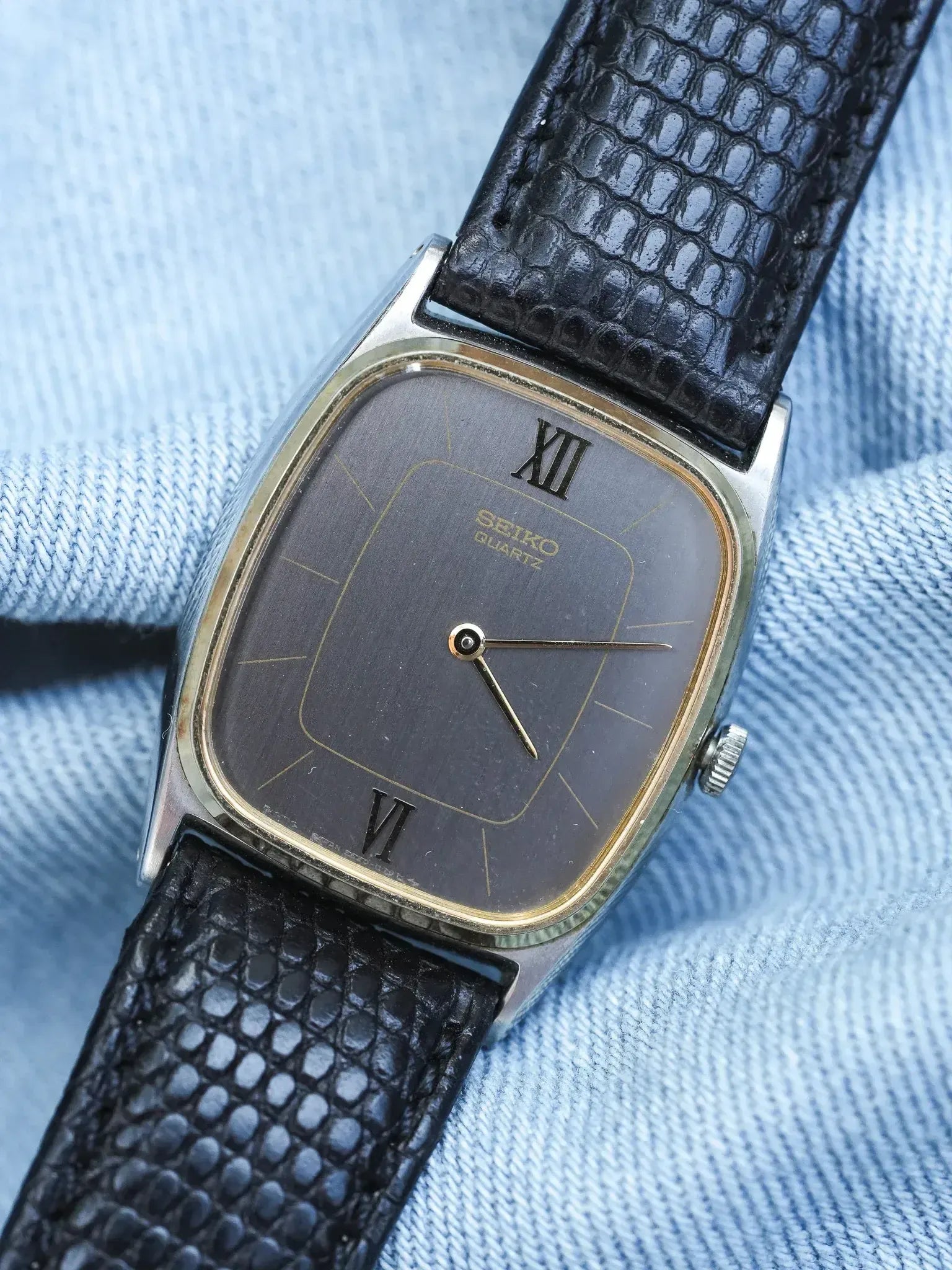 Seiko - Tonneau Acier Brossé Lunette dorée - 1981 - Atelier Victor