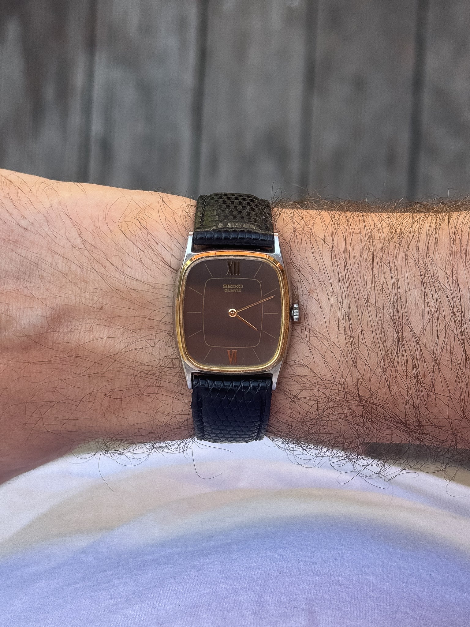 Seiko - Tonneau Acier Brossé Lunette dorée - 1981 - Atelier Victor - Vintage Shop