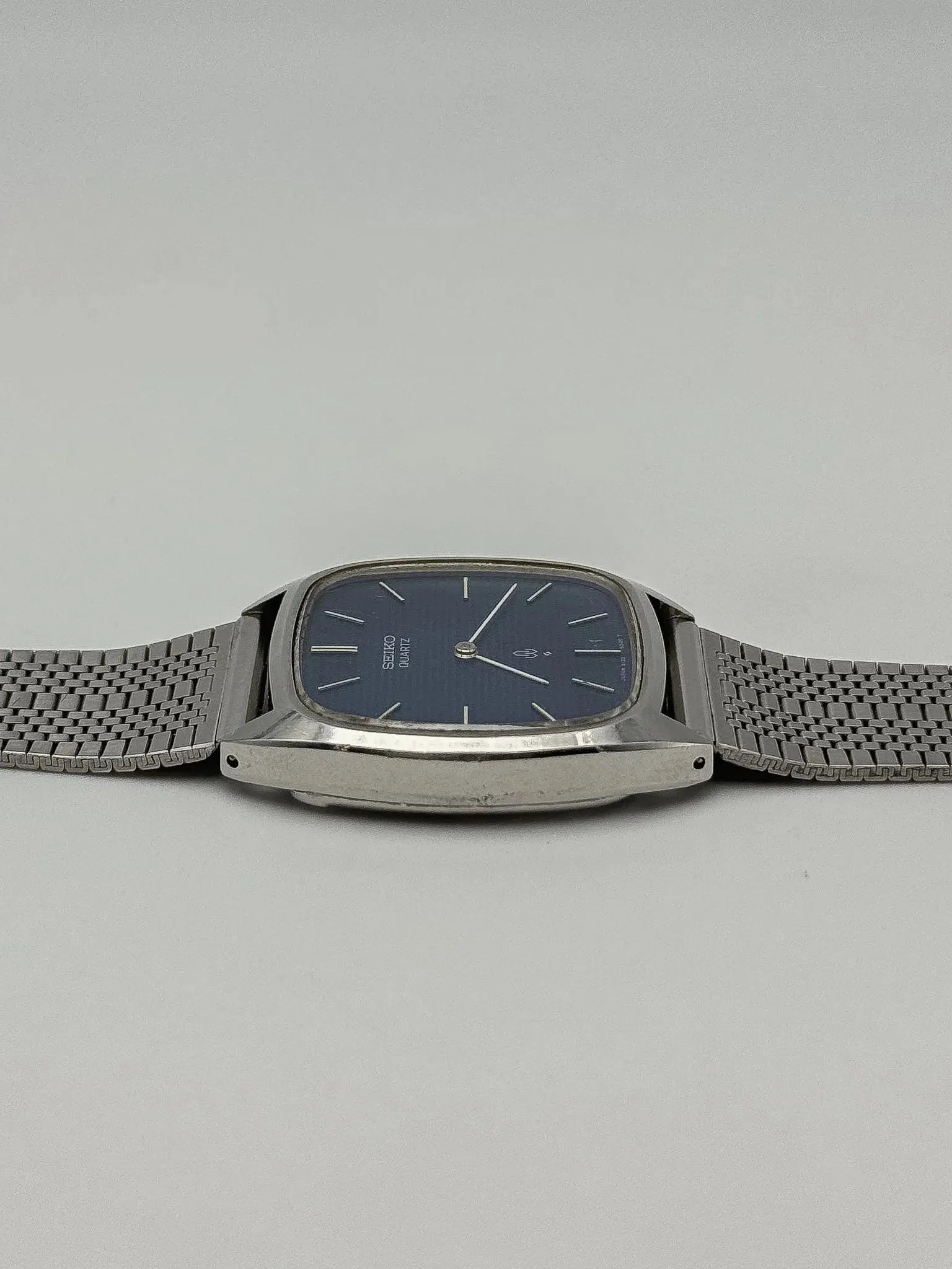 Seiko - Tonneau Nid d'Abeille Bleu - 1976 - Atelier Victor Paris - Vintage Watch Shop Dubai