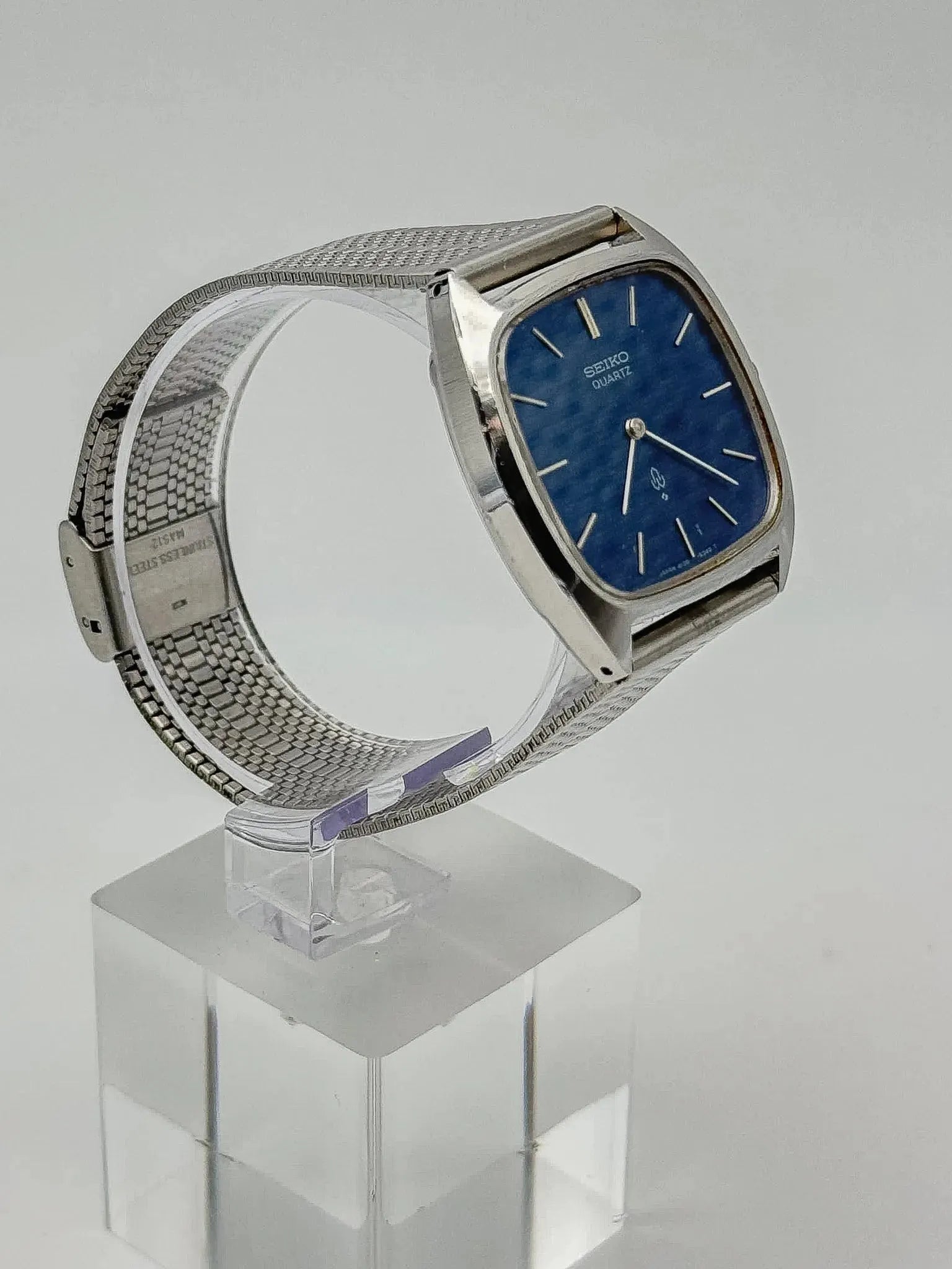 Seiko - Tonneau Nid d'Abeille Bleu - 1976 - Atelier Victor Paris - Vintage Watch Shop Dubai