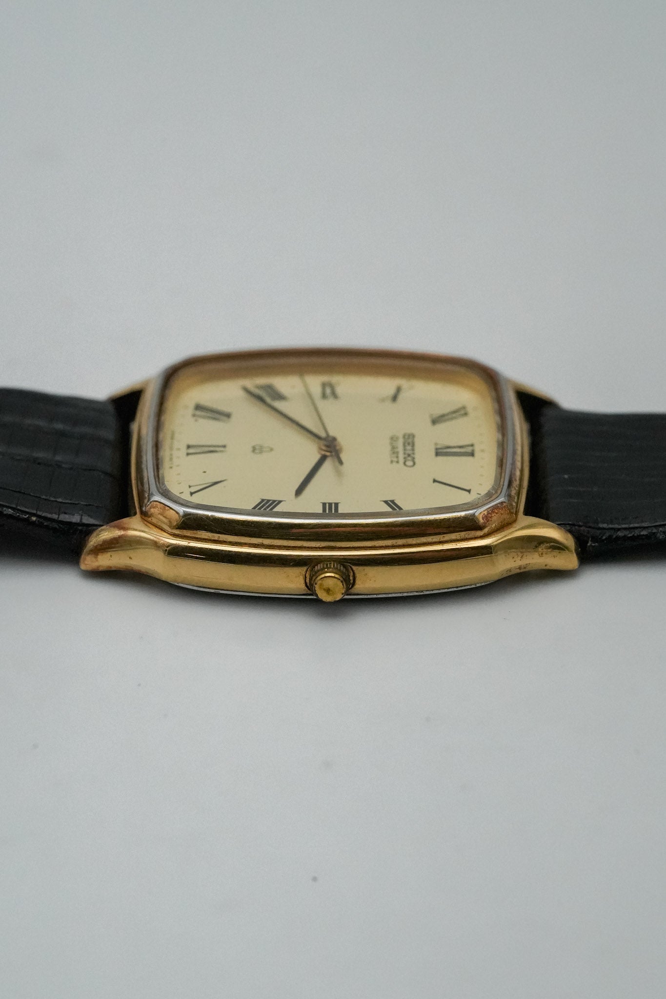 Seiko - Tonneau plaqué or Index Romain - 1980 - Atelier Victor Paris - Vintage Watch Shop Dubai
