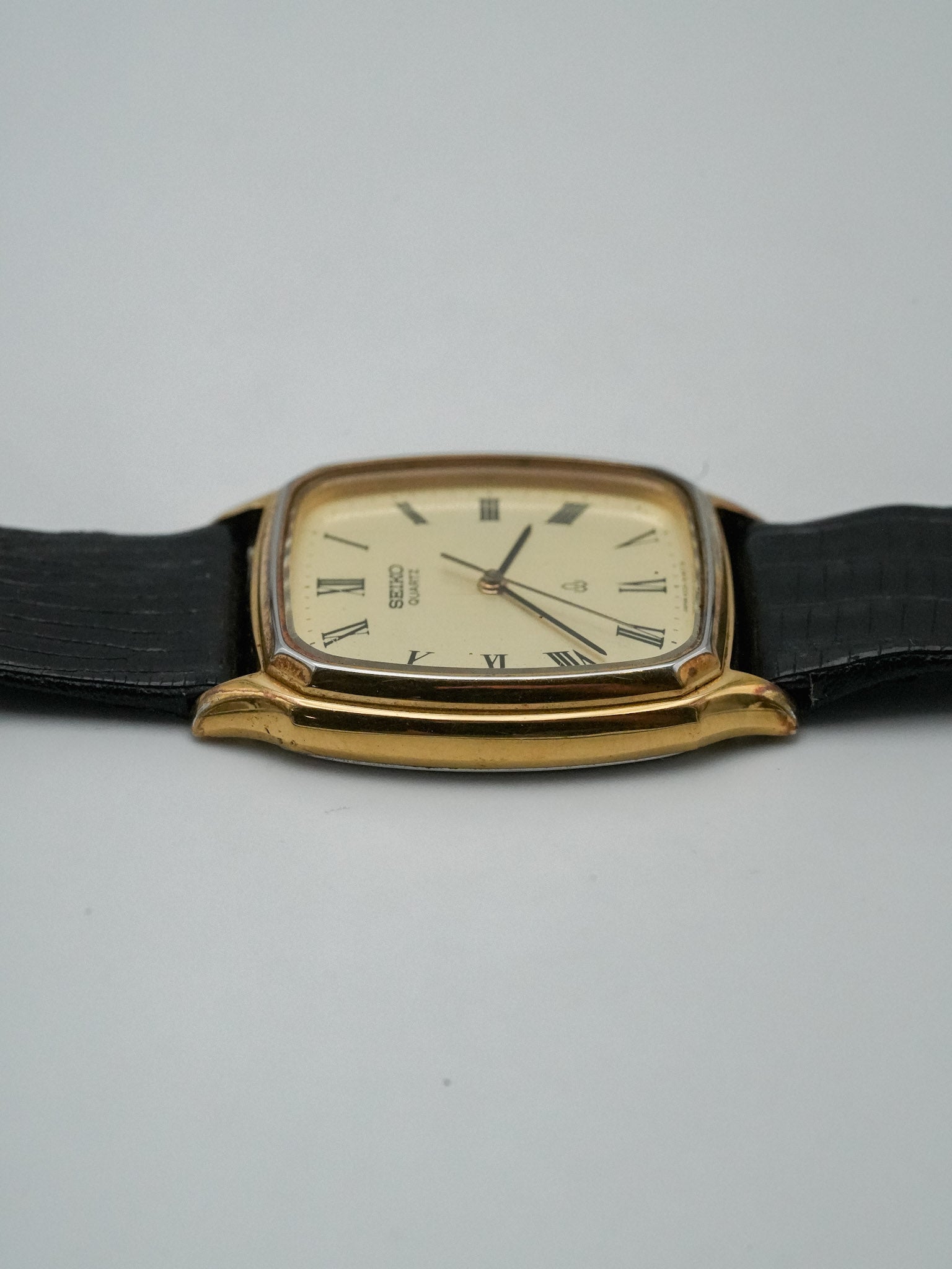 Seiko - Tonneau plaqué or Index Romain - 1980 - Atelier Victor Paris - Vintage Watch Shop Dubai