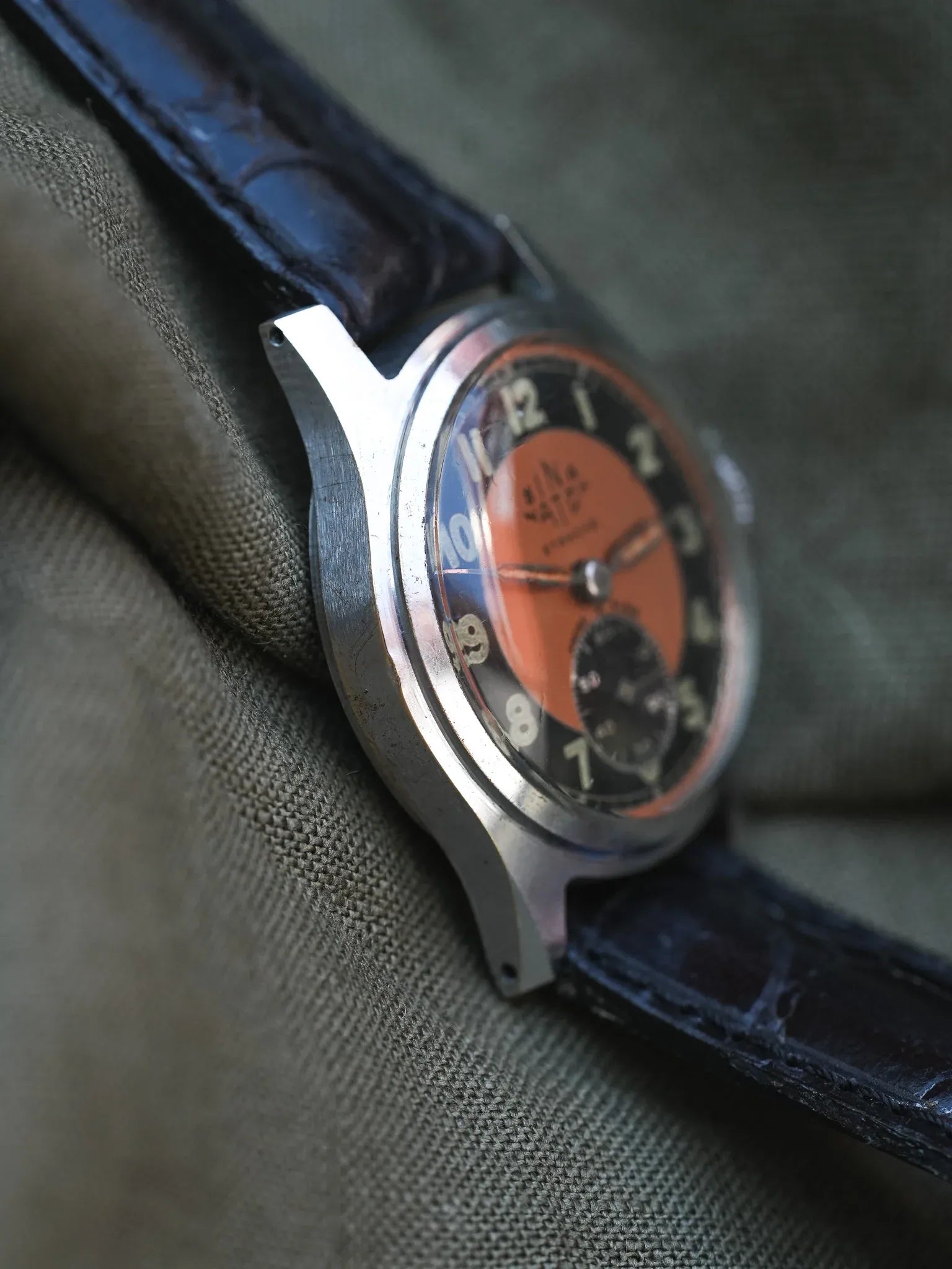 Sina Watch - WW2 Tuxedo Saumon - 1940s - Atelier Victor - Vintage Shop