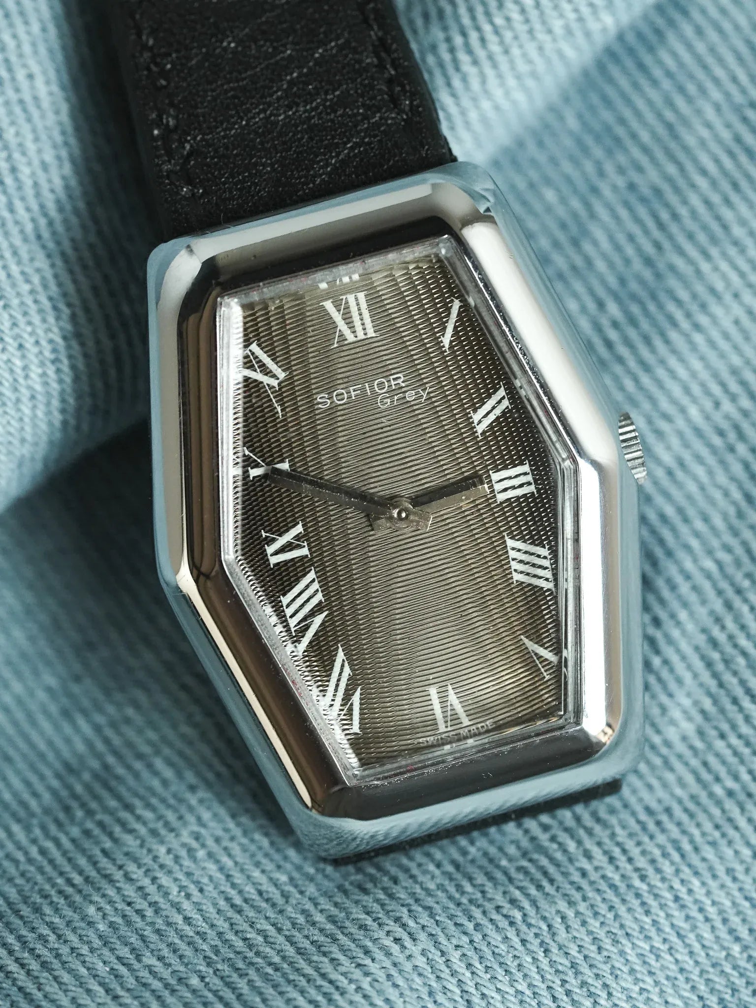 Sofior Grey - Tank Hexagonale Cadran Guilloché moka - 1980s - Atelier Victor