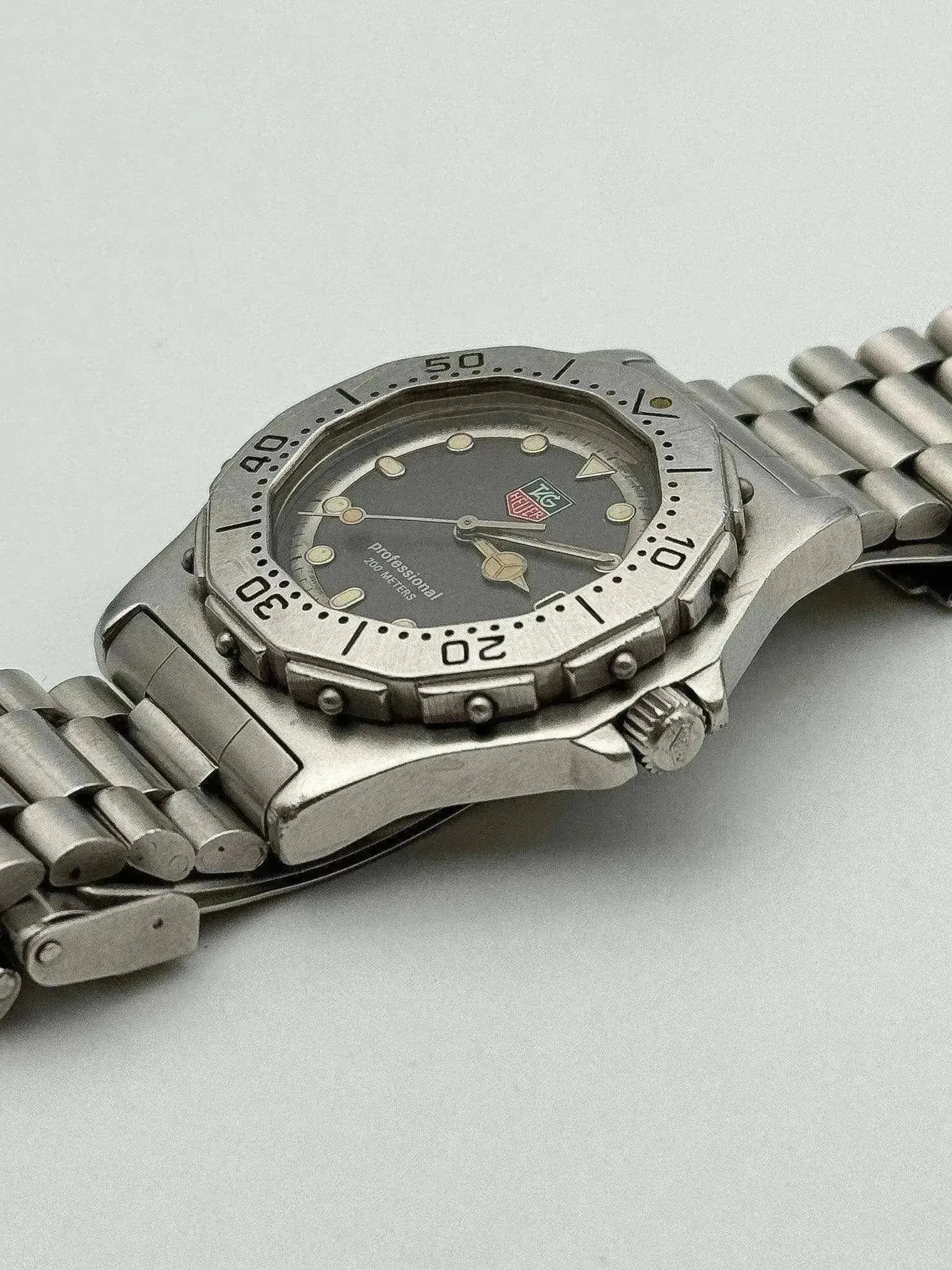 Tag Heuer - Professional 200m Grey - 1990’s - Atelier Victor