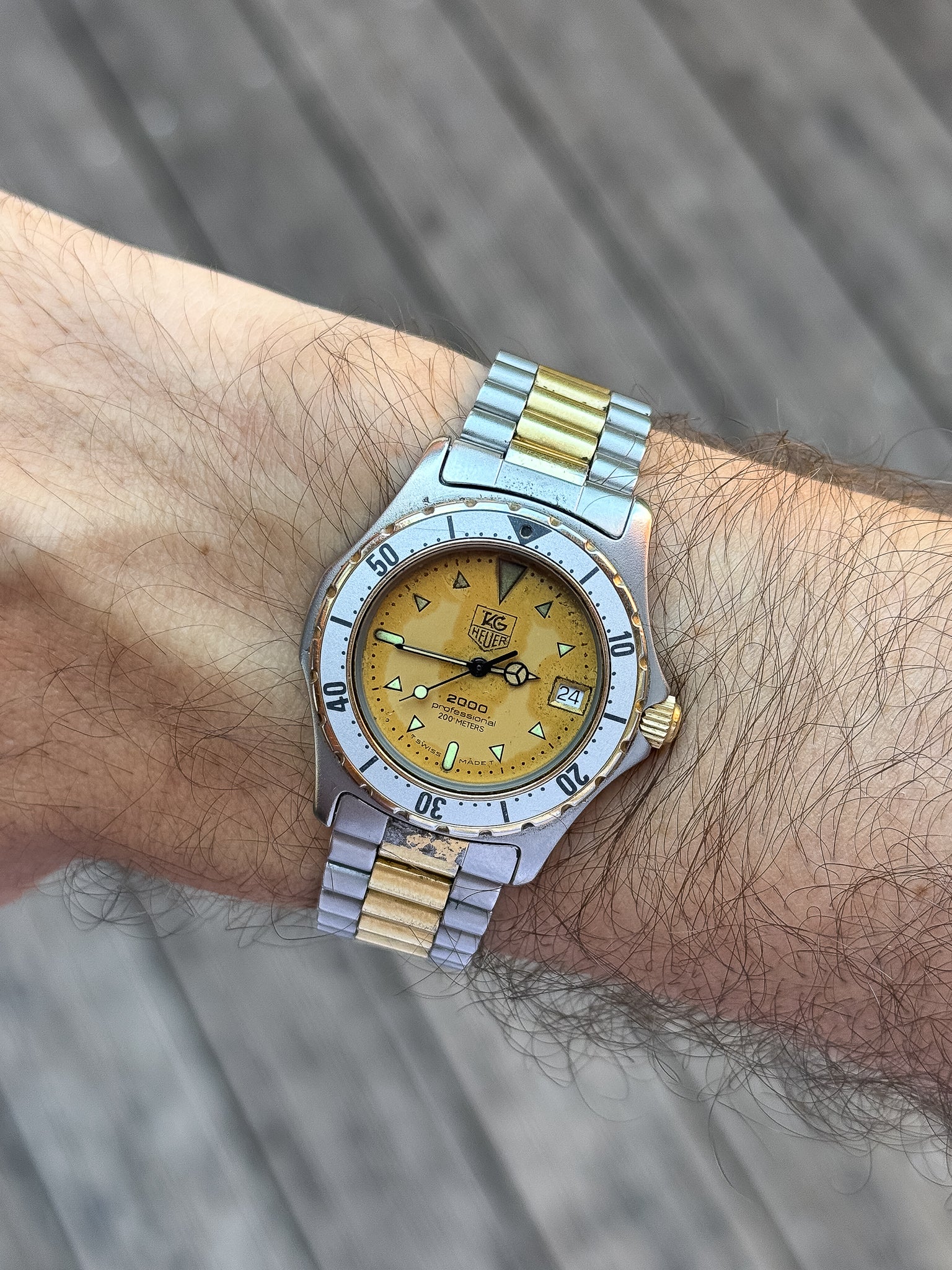 Tag Heuer - Professionnel 2000 34mm Or Patinée Lunette Acier - 1990s - Atelier Victor - Vintage Shop