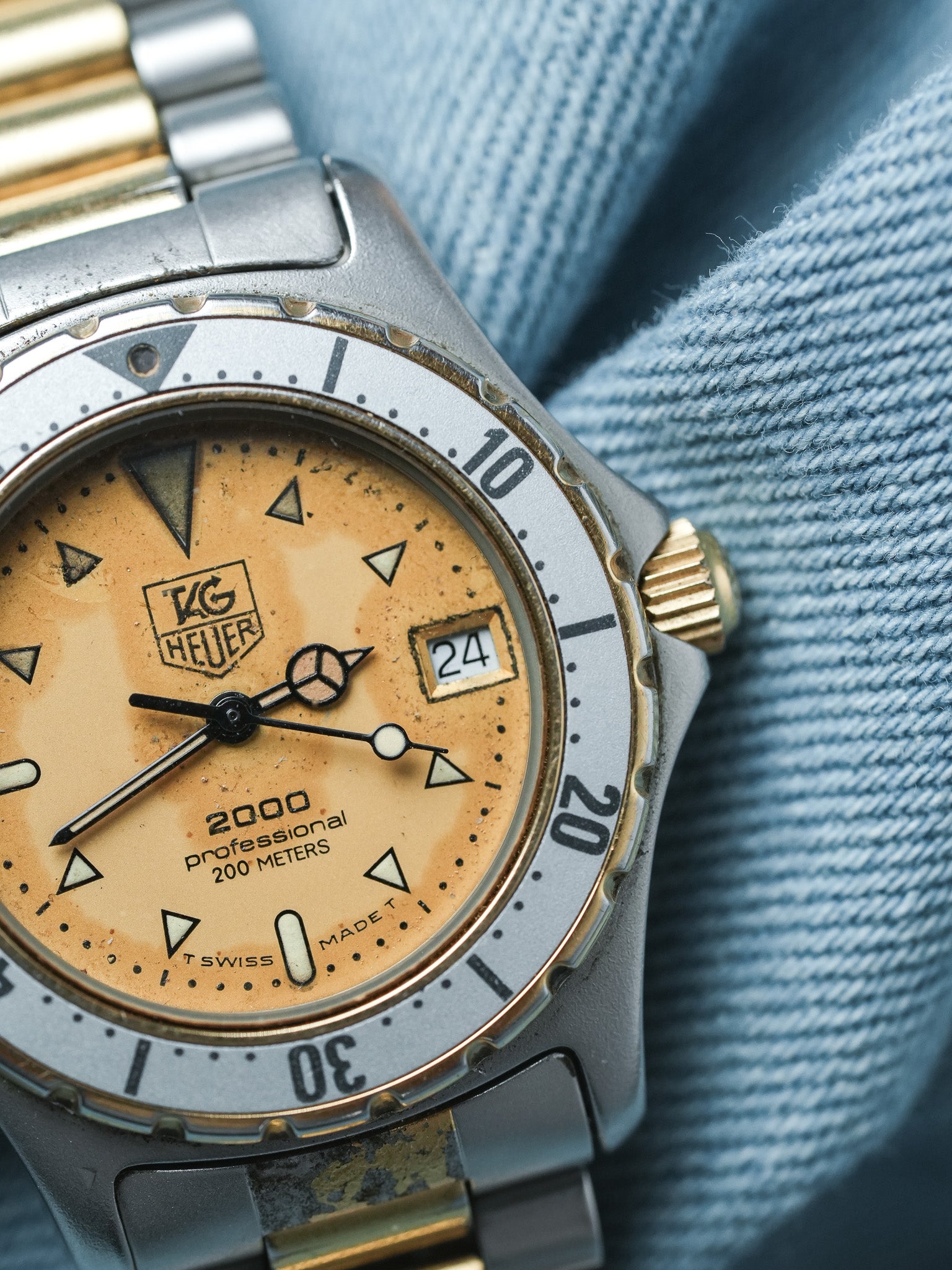 Tag Heuer - Professionnel 2000 34mm Or Patinée Lunette Acier - 1990s - Atelier Victor - Vintage Shop