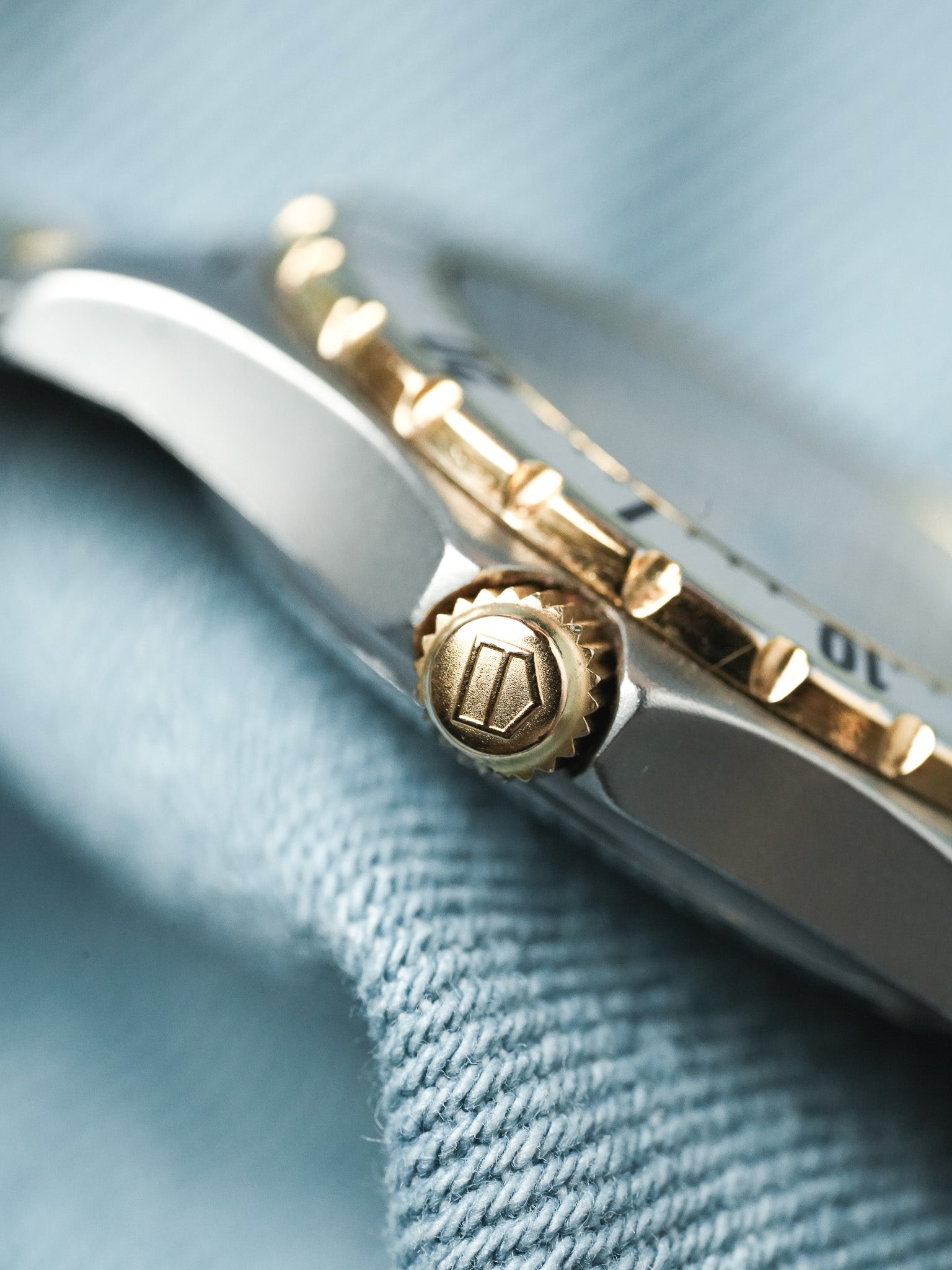 Tag Heuer - Professionnel 2000 34mm Or Patinée Lunette Acier - 1990s - Atelier Victor - Vintage Shop
