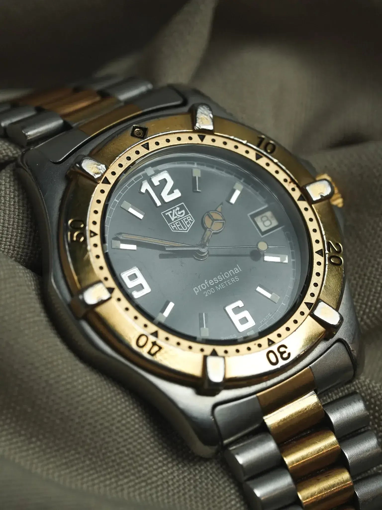 Tag Heuer - Professionnel 2000 39mm Acier Or Cadran noir - 1990s - Atelier Victor