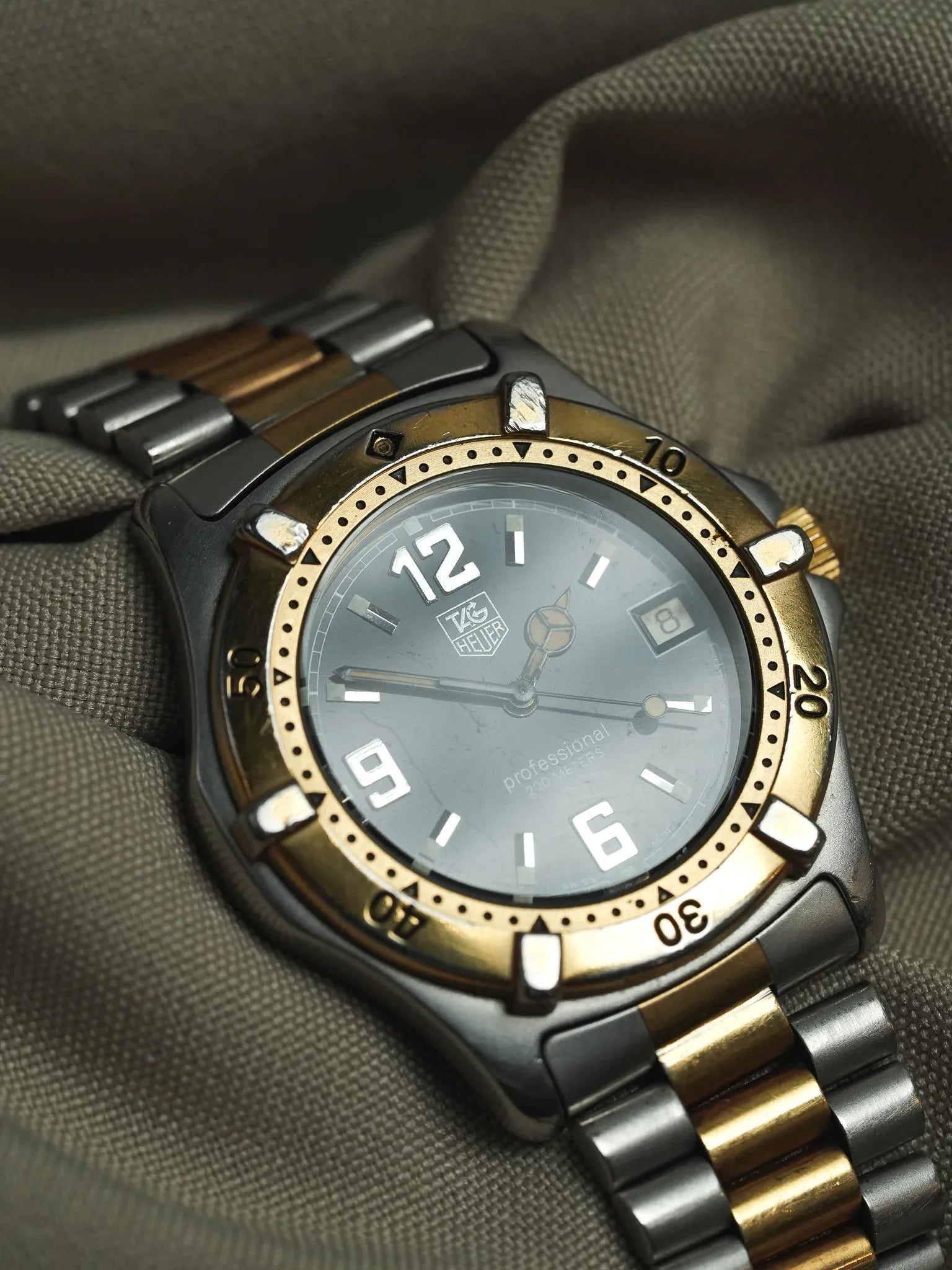 Tag Heuer - Professionnel 2000 39mm Acier Or Cadran noir - 1990s - Atelier Victor - Vintage Shop