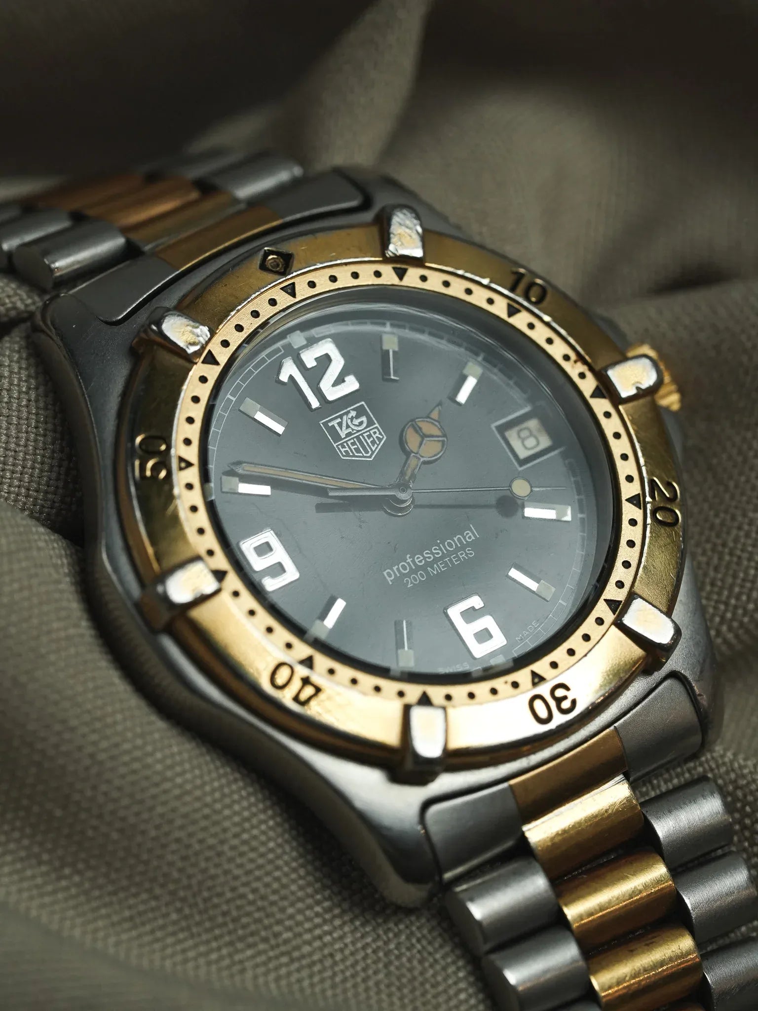 Tag Heuer - Professionnel 2000 39mm Acier Or Cadran noir - 1990s - Atelier Victor - Vintage Shop