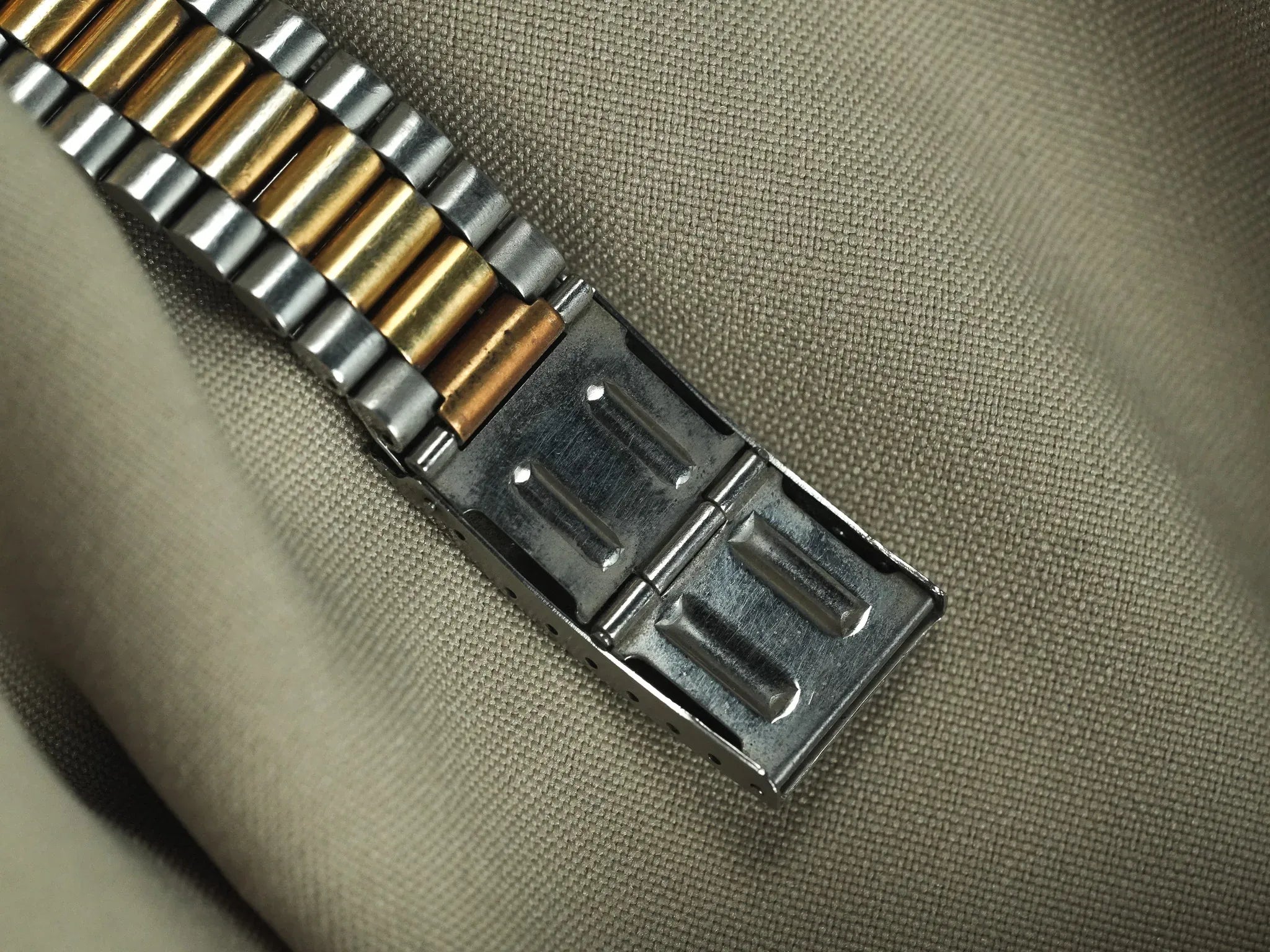Tag Heuer - Professionnel 2000 39mm Acier Or Cadran noir - 1990s - Atelier Victor - Vintage Shop