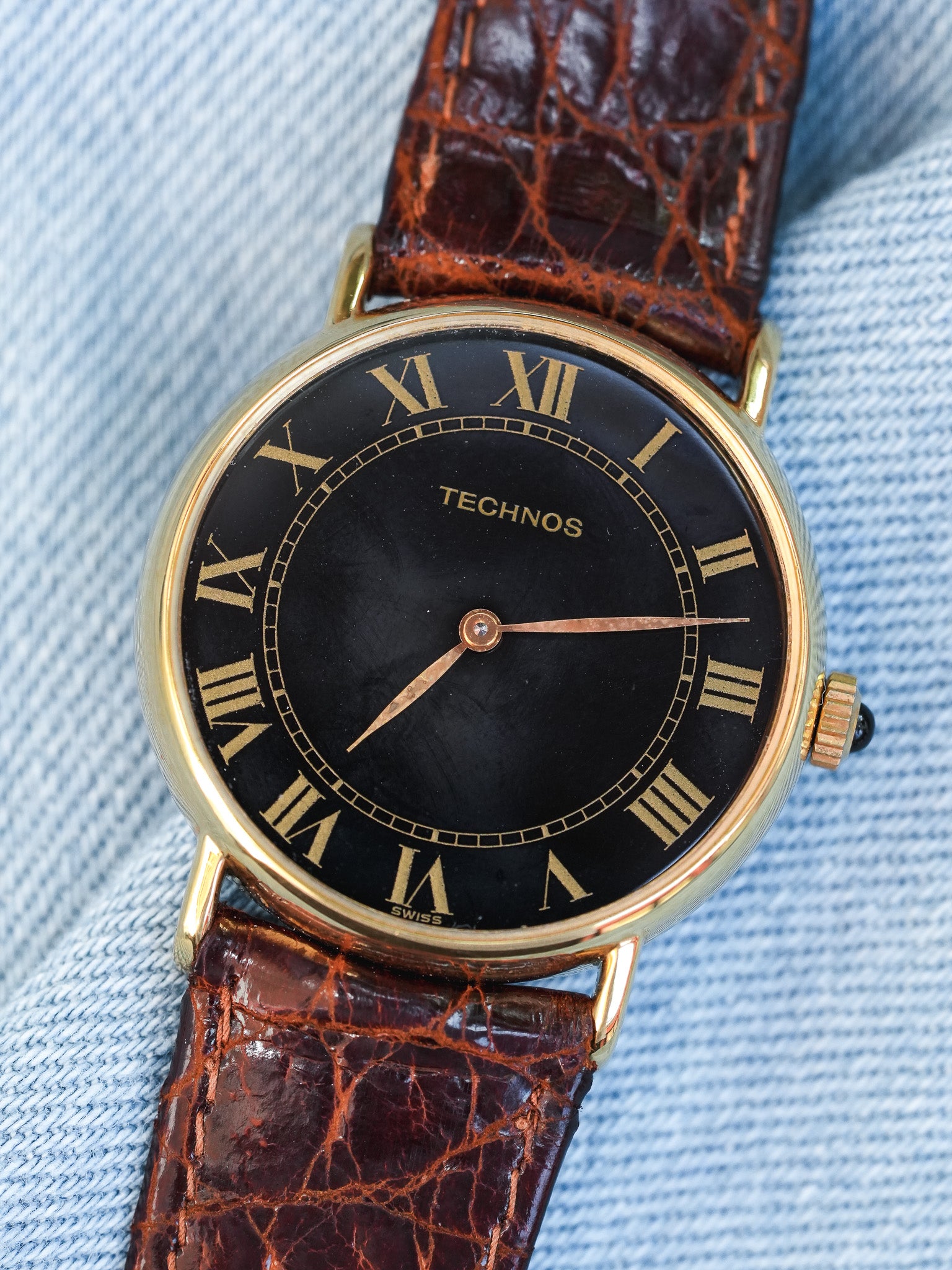 Technos - plaqué or noir romain or - 1980s - Atelier Victor - Vintage Shop