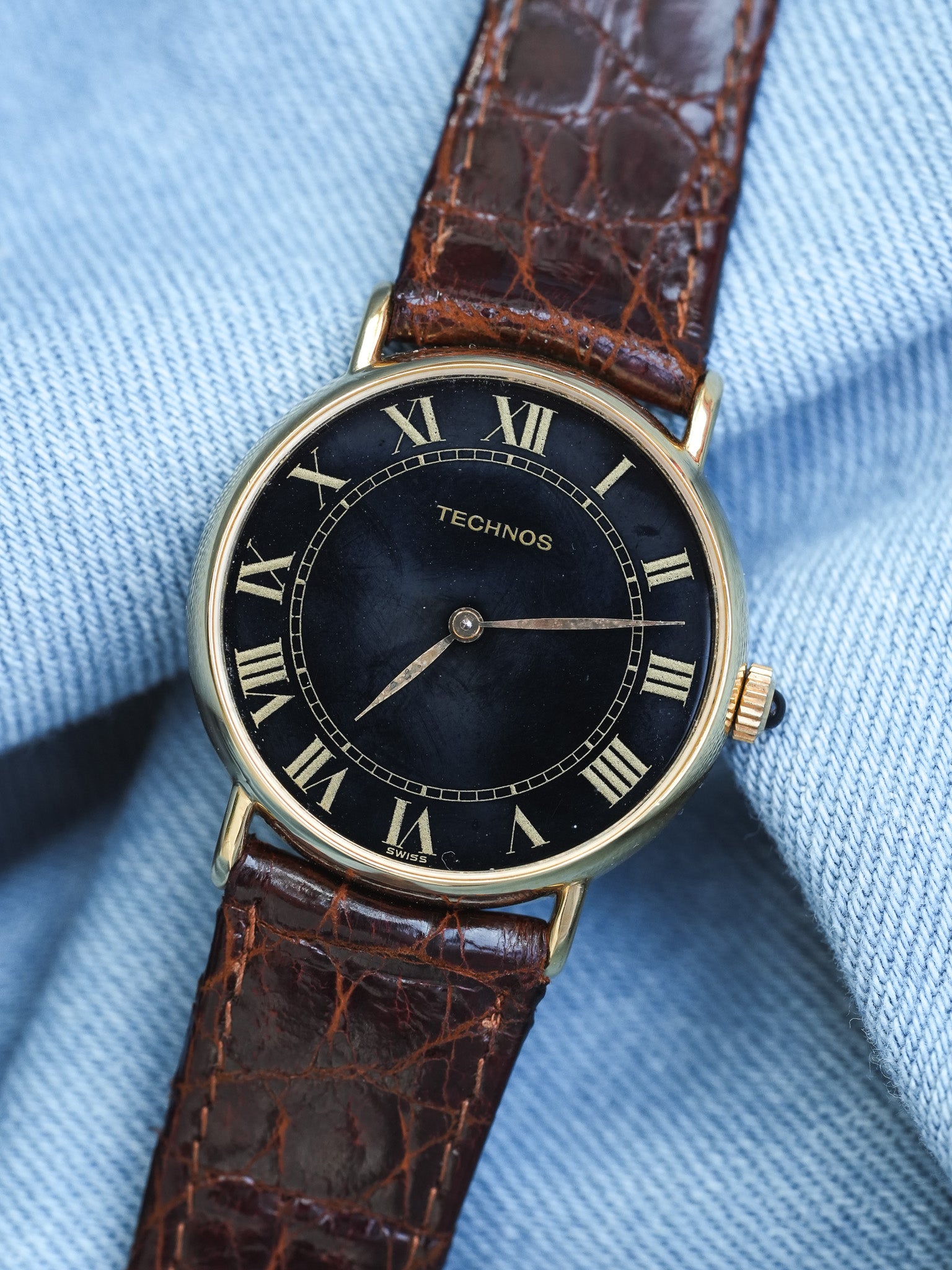 Technos - plaqué or noir romain or - 1980s - Atelier Victor - Vintage Shop