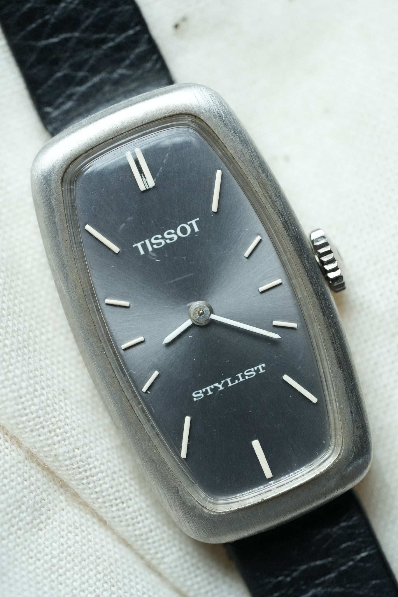 Tissot - Allongée acier anthracite - 1980s - Atelier Victor - Vintage Shop