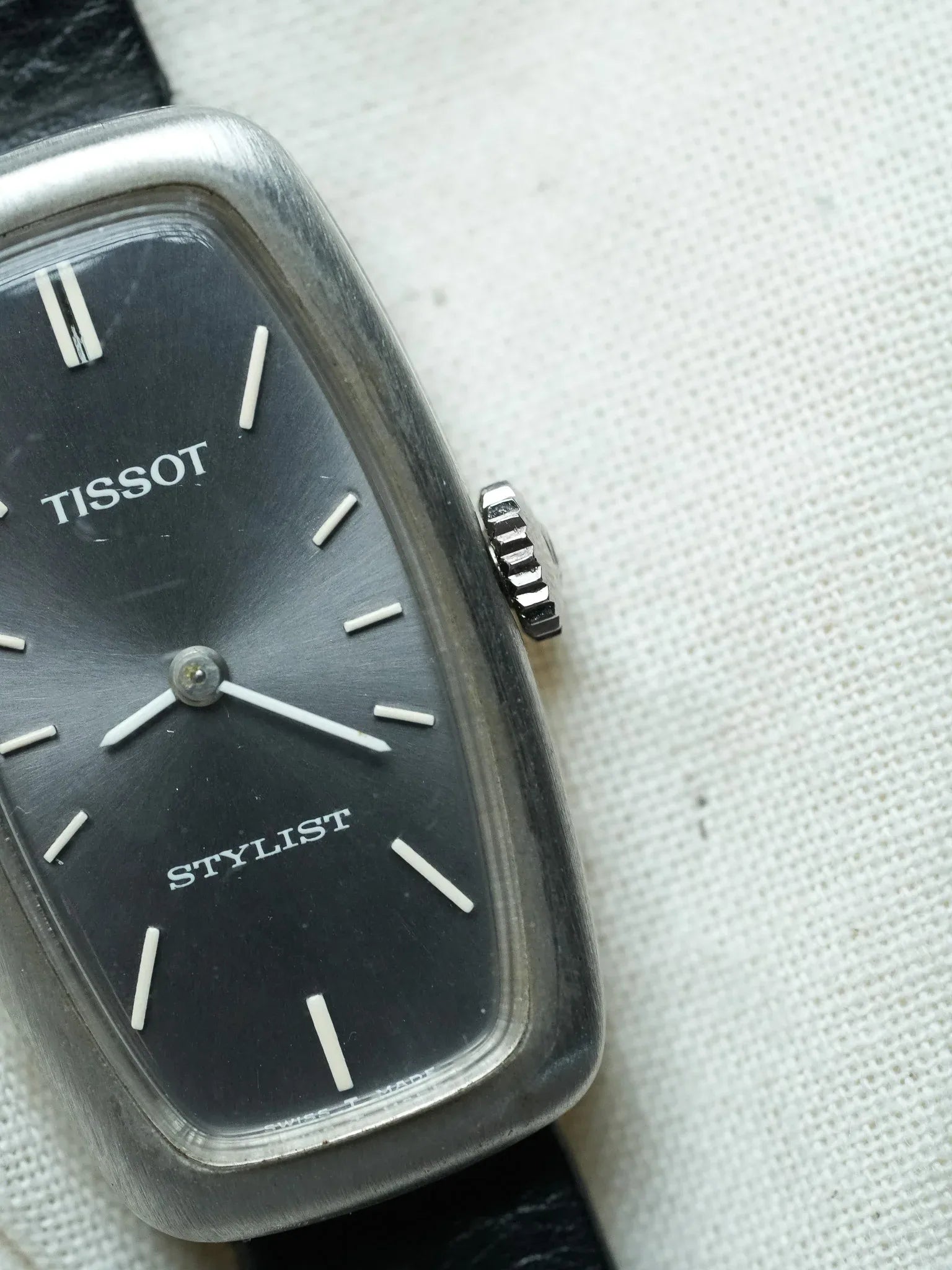 Tissot - Allongée acier anthracite - 1980s - Atelier Victor - Vintage Shop