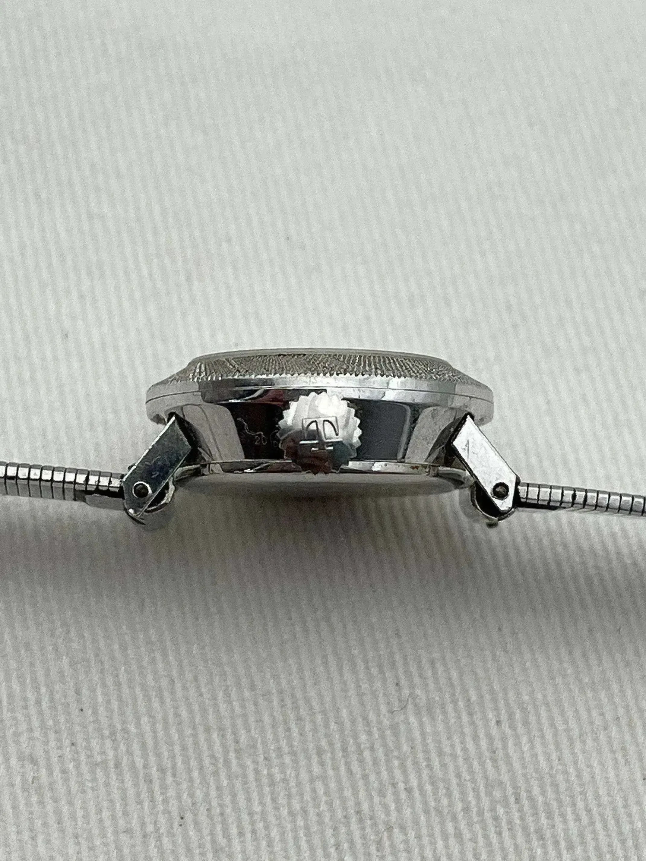 Tissot - Blanc Acier Femme - 1980s - Atelier Victor