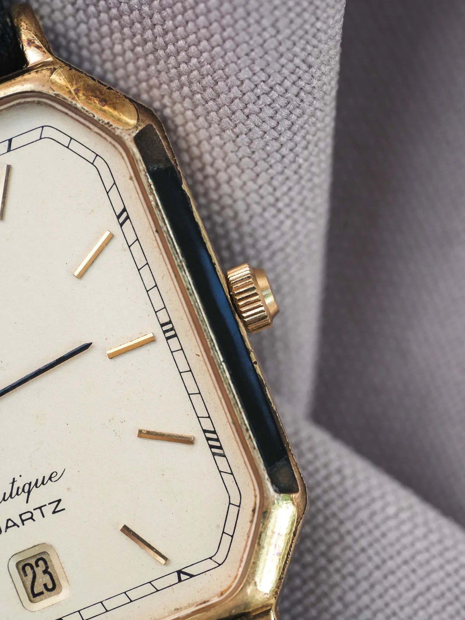 Tissot - Boulgone Octogonale Plaqué or laque noir - 1990s - Atelier Victor - Vintage Shop