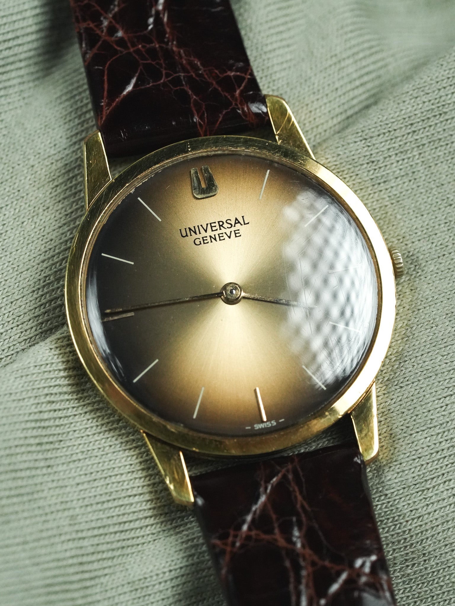 Universal Genève - 542.101 Ultra plate méca cadran Bronze - 1970s - Atelier Victor - Vintage Shop