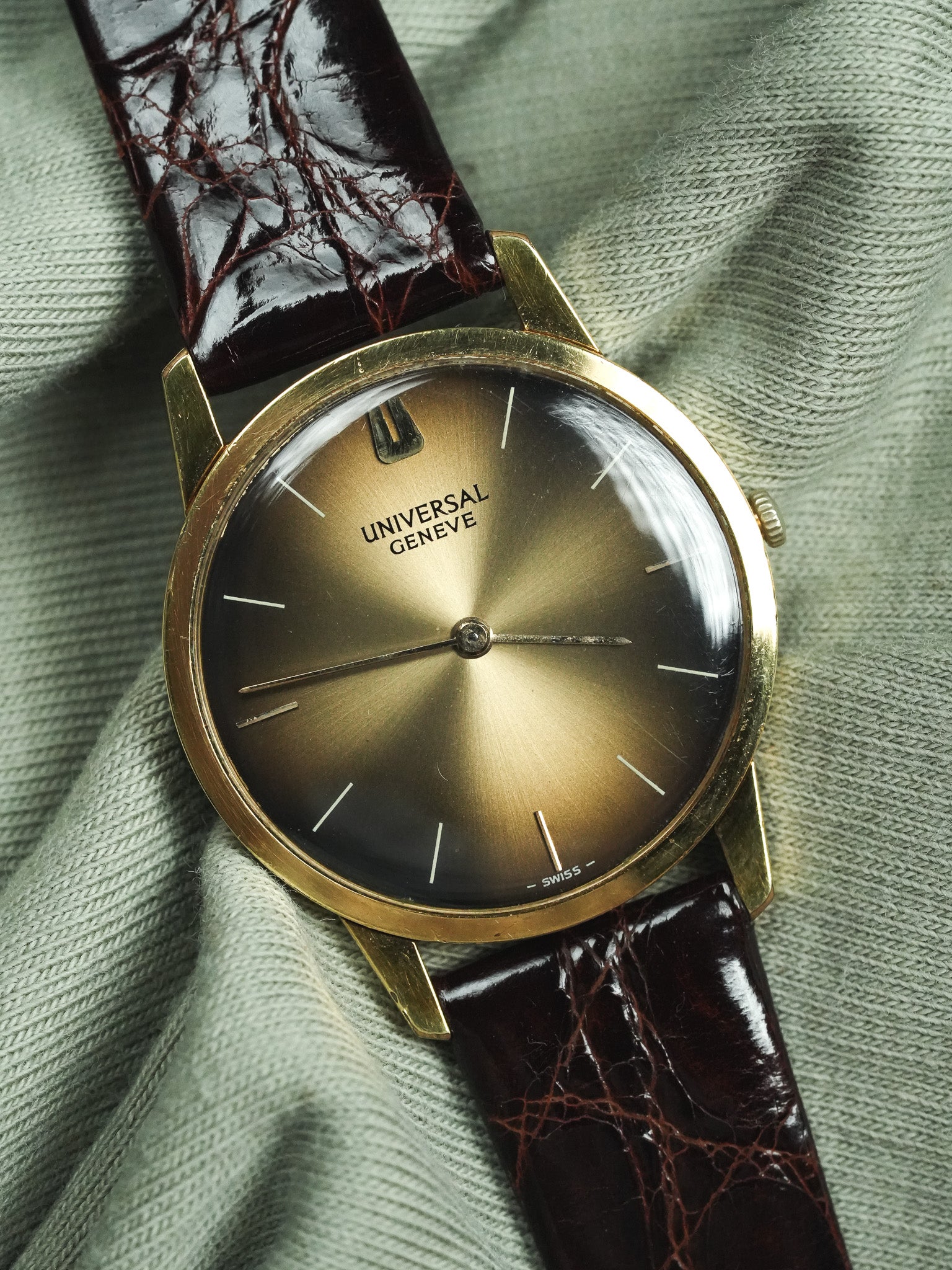 Universal Genève - 542.101 Ultra plate méca cadran Bronze - 1970s - Atelier Victor - Vintage Shop