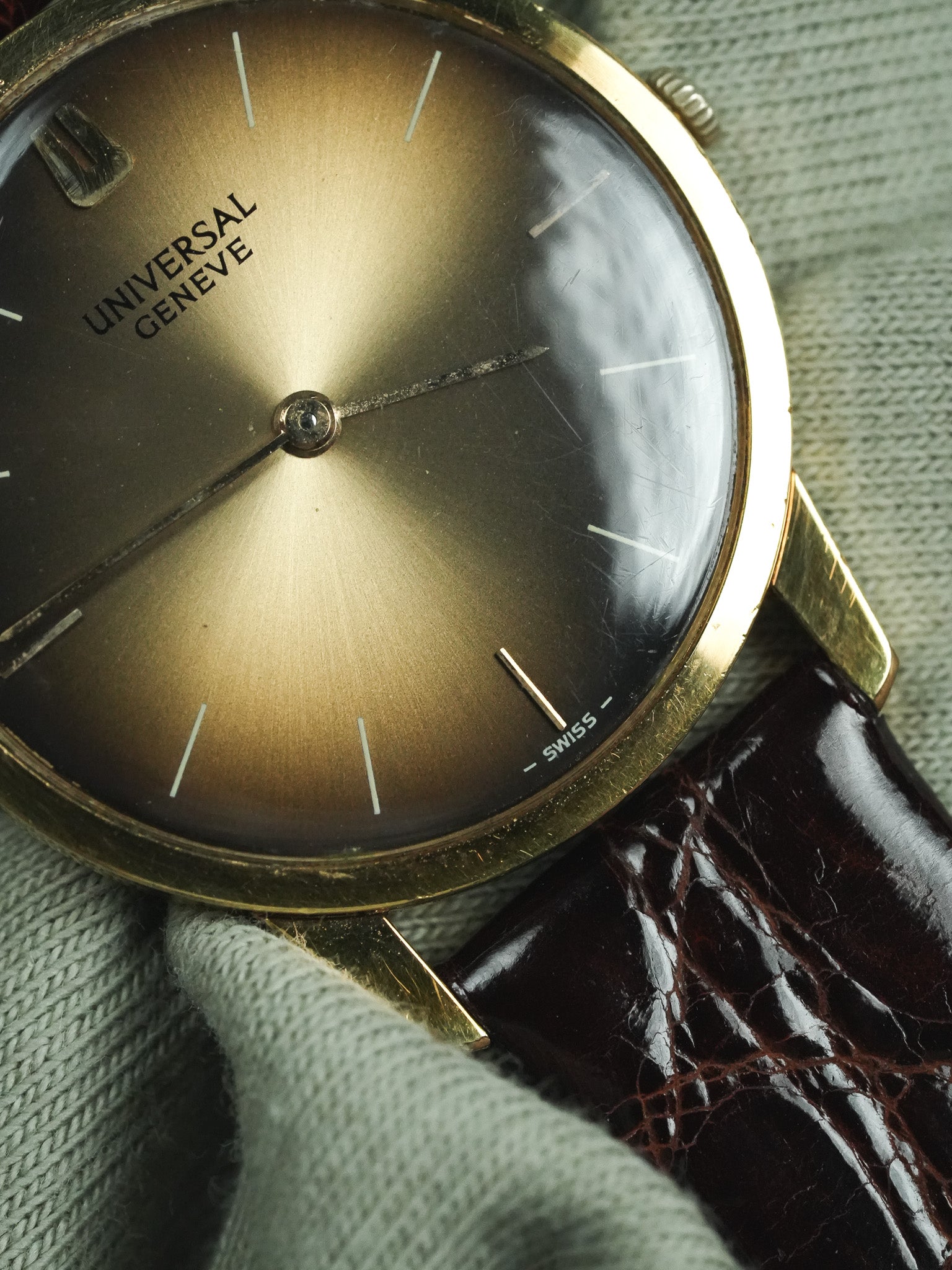 Universal Genève - 542.101 Ultra plate méca cadran Bronze - 1970s - Atelier Victor - Vintage Shop