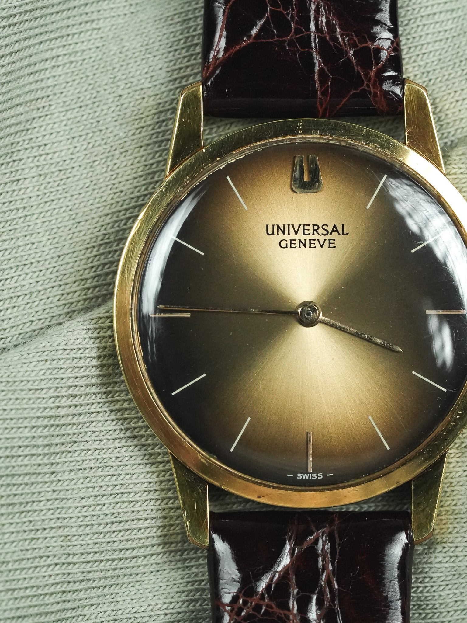 Universal Genève - 542.101 Ultra plate méca cadran Bronze - 1970s - Atelier Victor - Vintage Shop