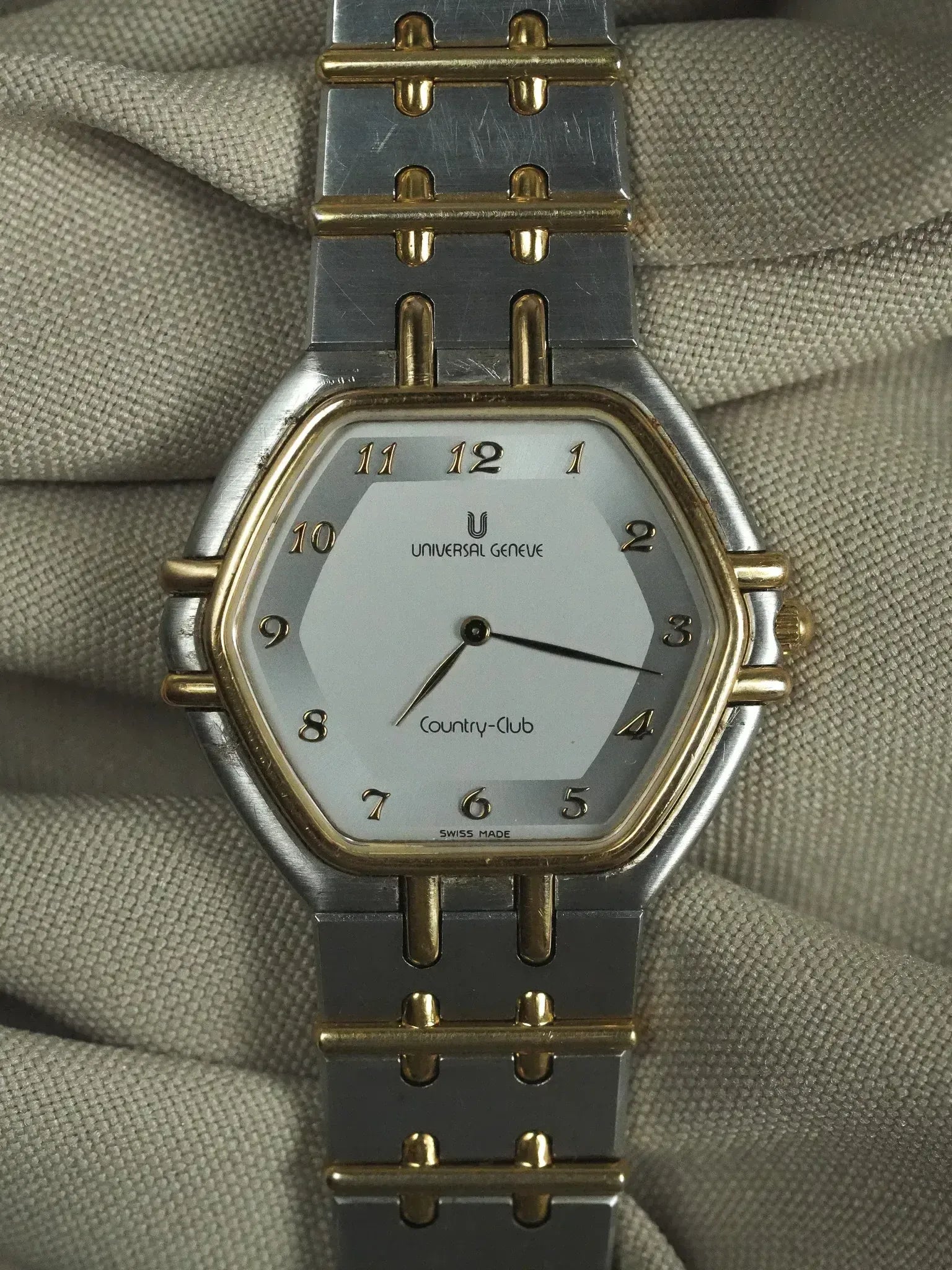 Universal Genève - 617.100 Country Club Acier Or Octogonale - Papier - 1987 - Atelier Victor