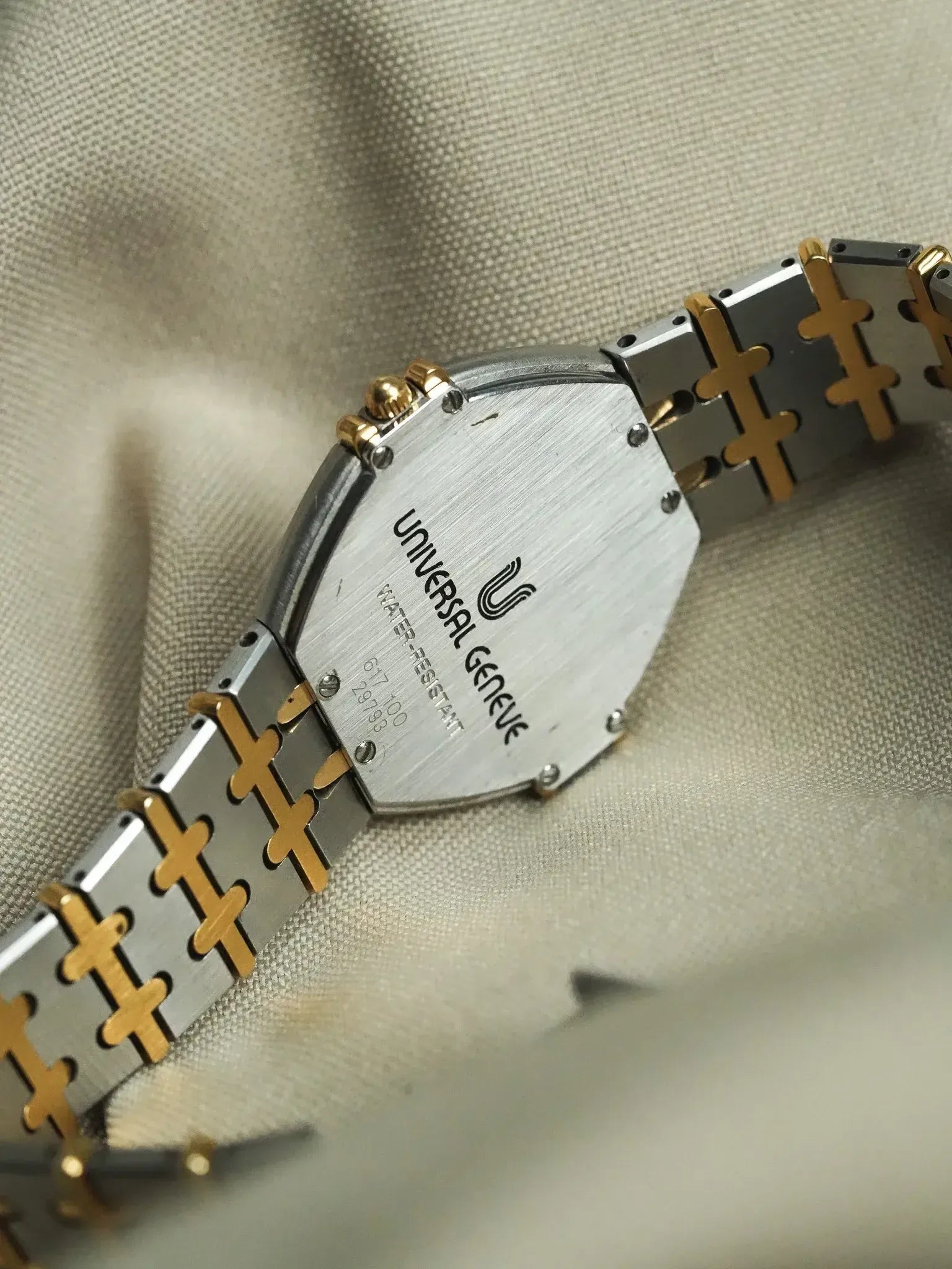 Universal Genève - 617.100 Country Club Acier Or Octogonale - Papier - 1987 - Atelier Victor