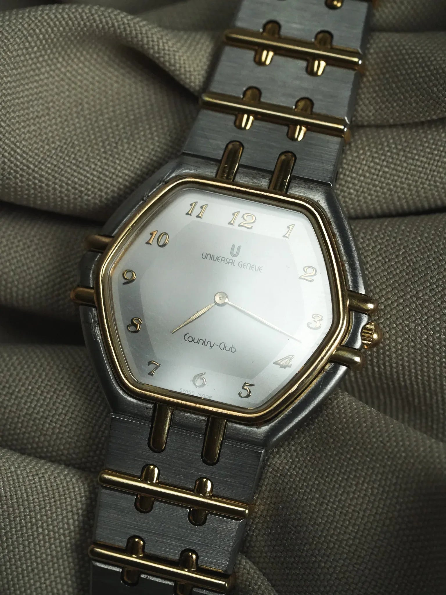 Universal Genève - 617.100 Country Club Acier Or Octogonale - Papier - 1987 - Atelier Victor