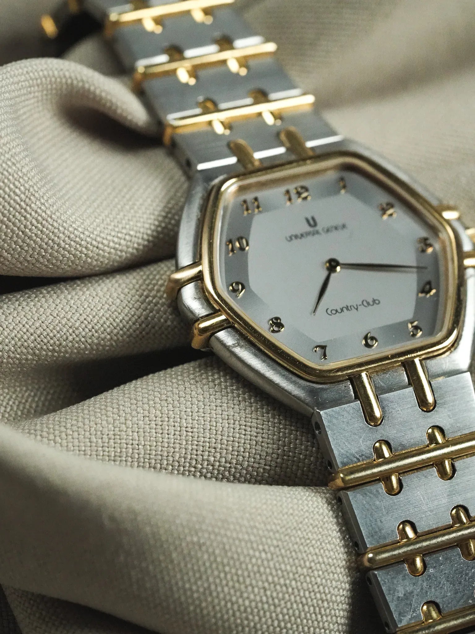 Universal Genève - 617.100 Country Club Acier Or Octogonale - Papier - 1987 - Atelier Victor