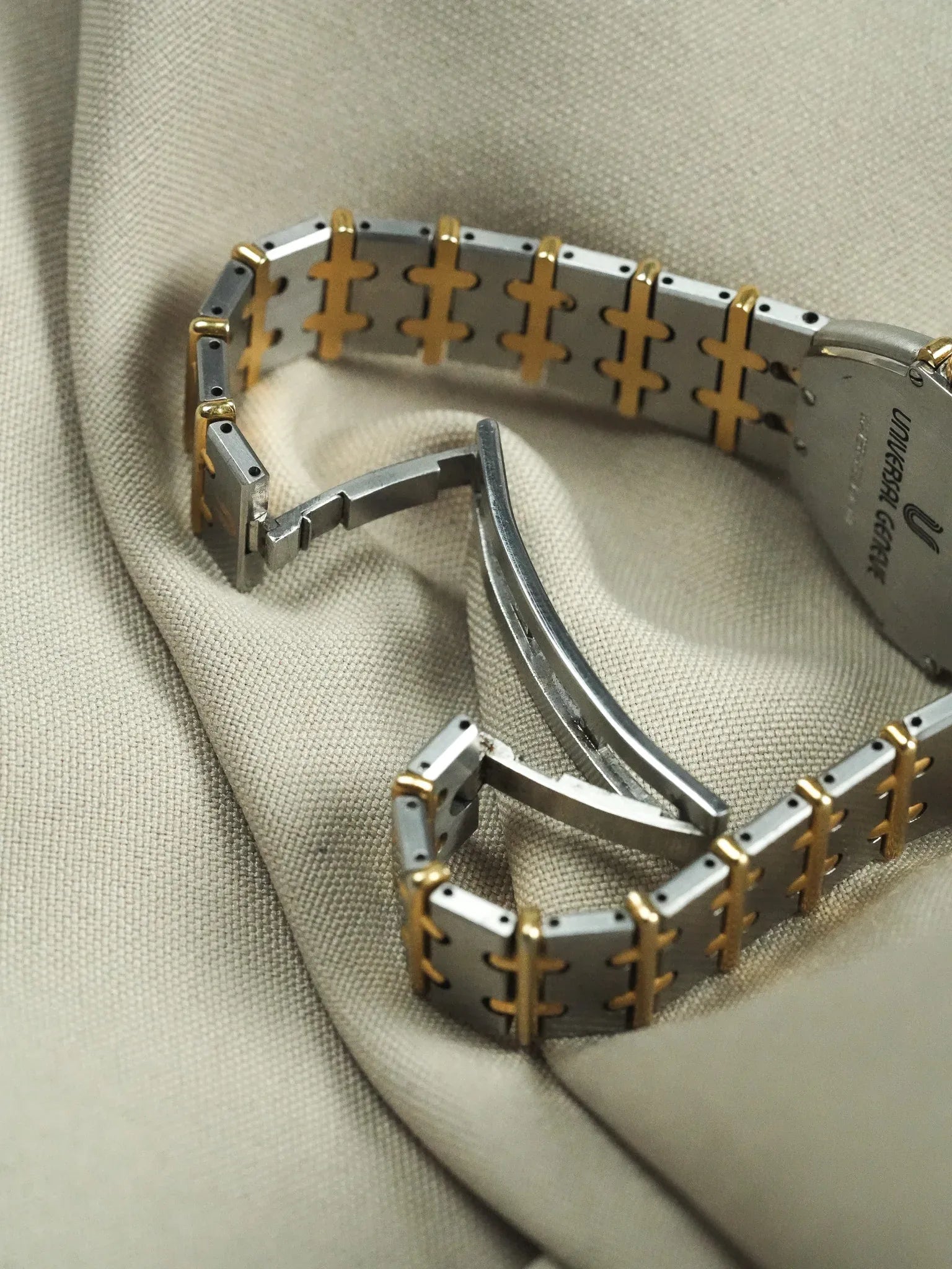 Universal Genève - 617.100 Country Club Acier Or Octogonale - Papier - 1987 - Atelier Victor