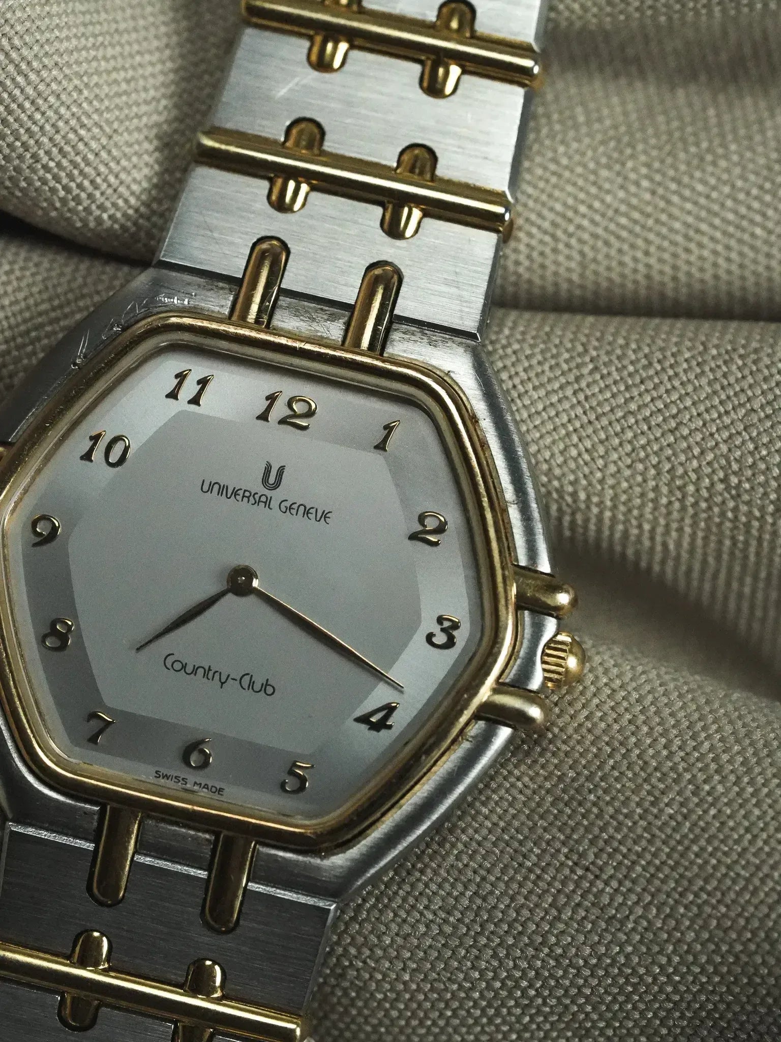 Universal Genève - 617.100 Country Club Acier Or Octogonale - Papier - 1987 - Atelier Victor