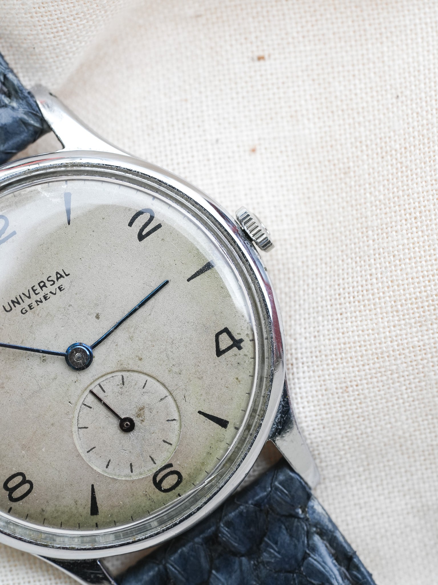Universal Genève - Calatrava Patiné - 1950s - Atelier Victor Paris - Vintage Watch Shop Dubai