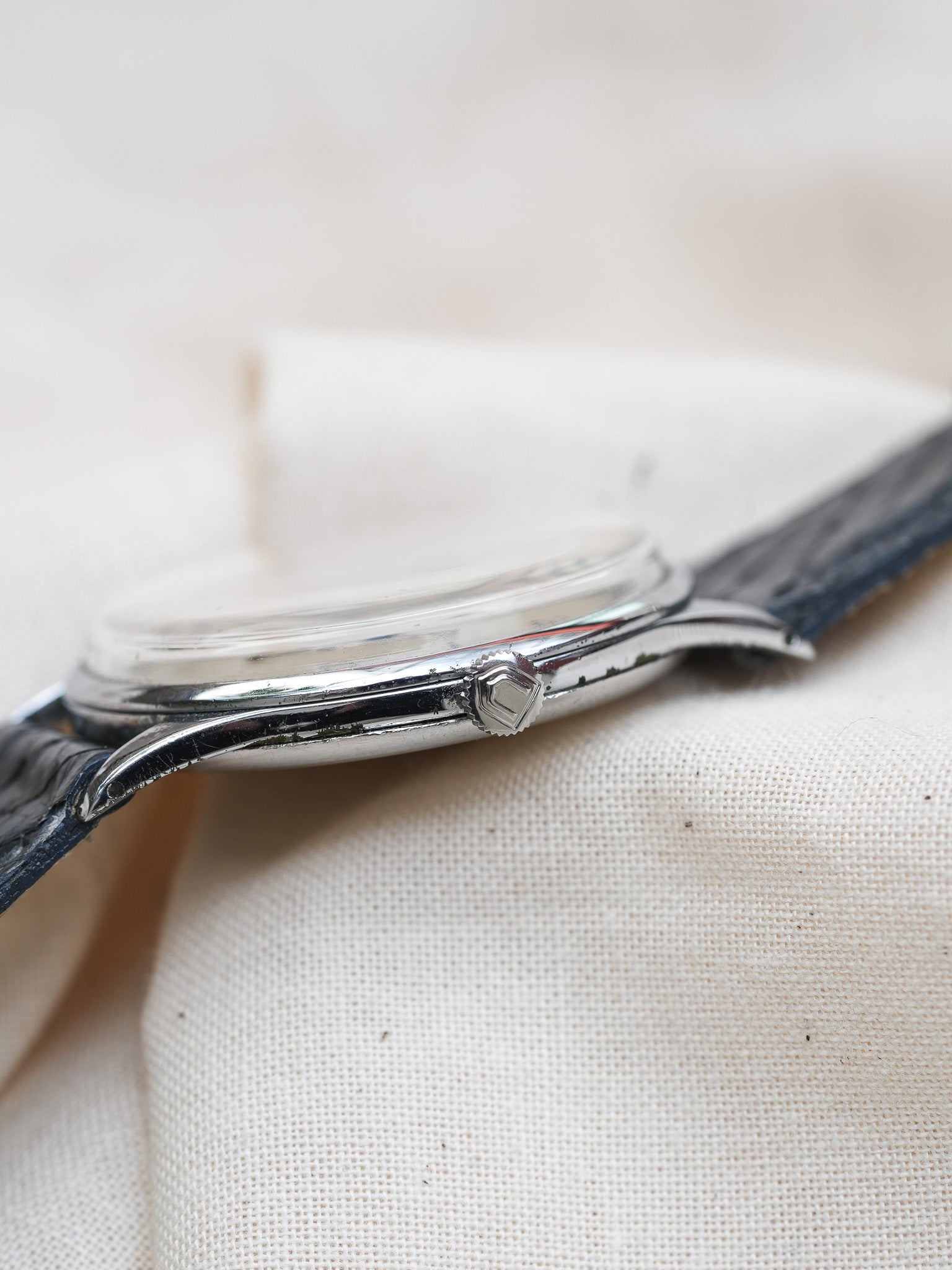 Universal Genève - Calatrava Patiné - 1950s - Atelier Victor Paris - Vintage Watch Shop Dubai