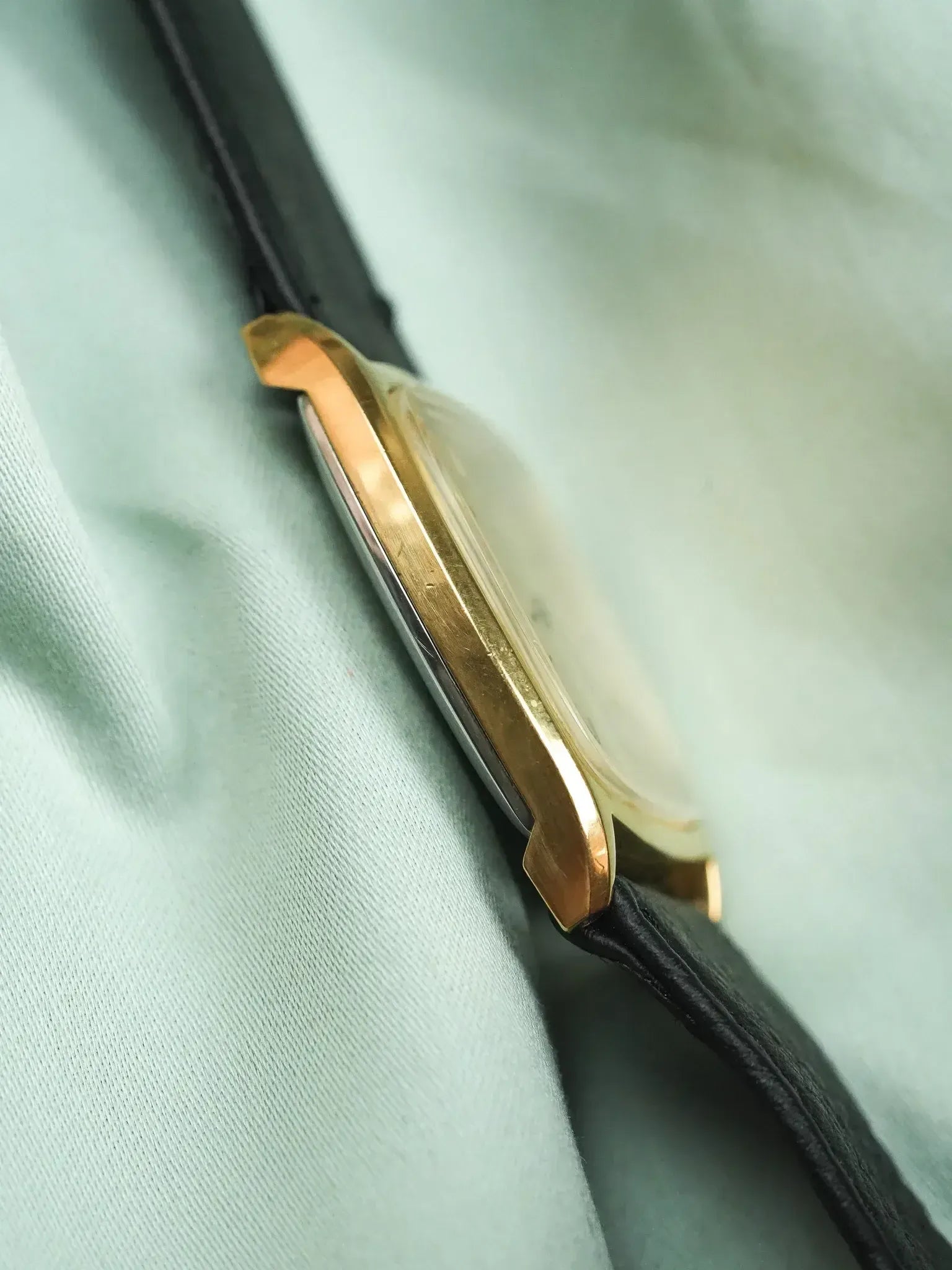 Universal Genève - Extra plate Manuel Tonneau Or - 1970s - Atelier Victor