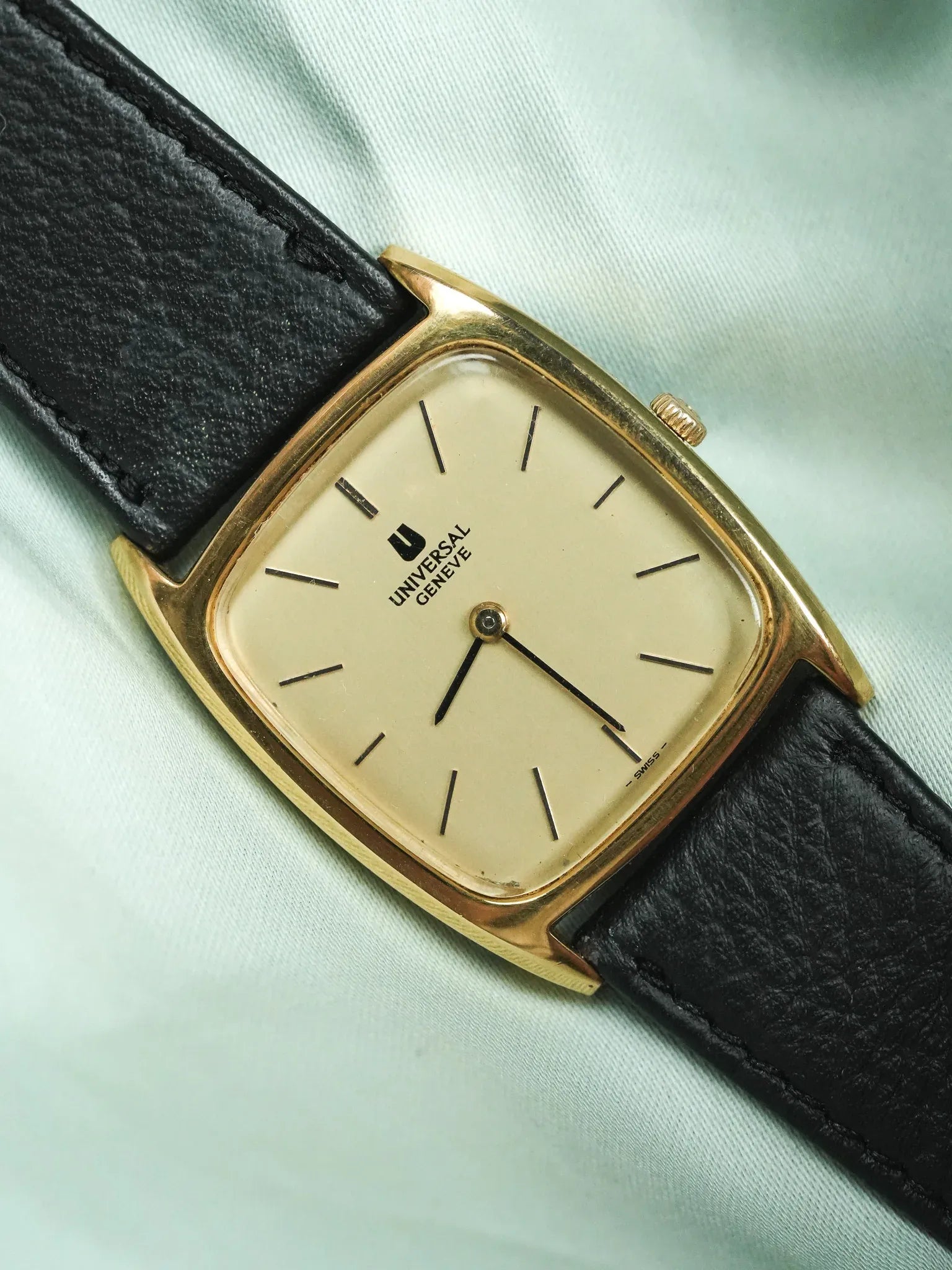 Universal Genève - Extra plate Manuel Tonneau Or - 1970s - Atelier Victor