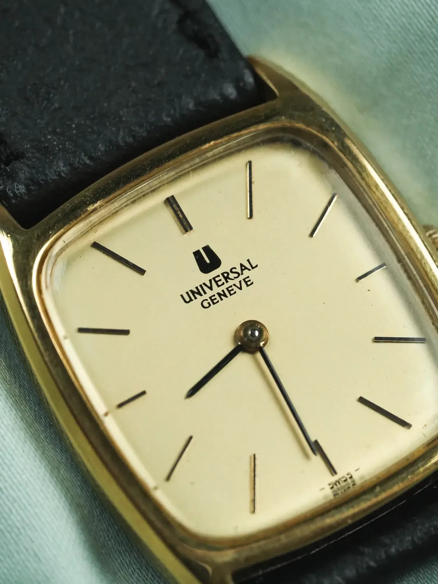 Universal Genève - Extra plate Manuel Tonneau Or - 1970s - Atelier Victor