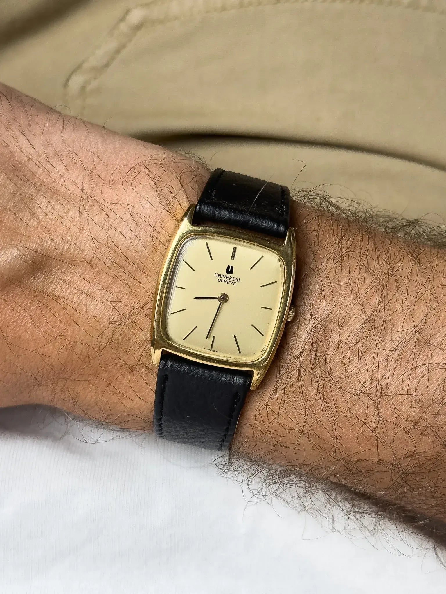 Universal Genève - Extra plate Manuel Tonneau Or - 1970s - Atelier Victor