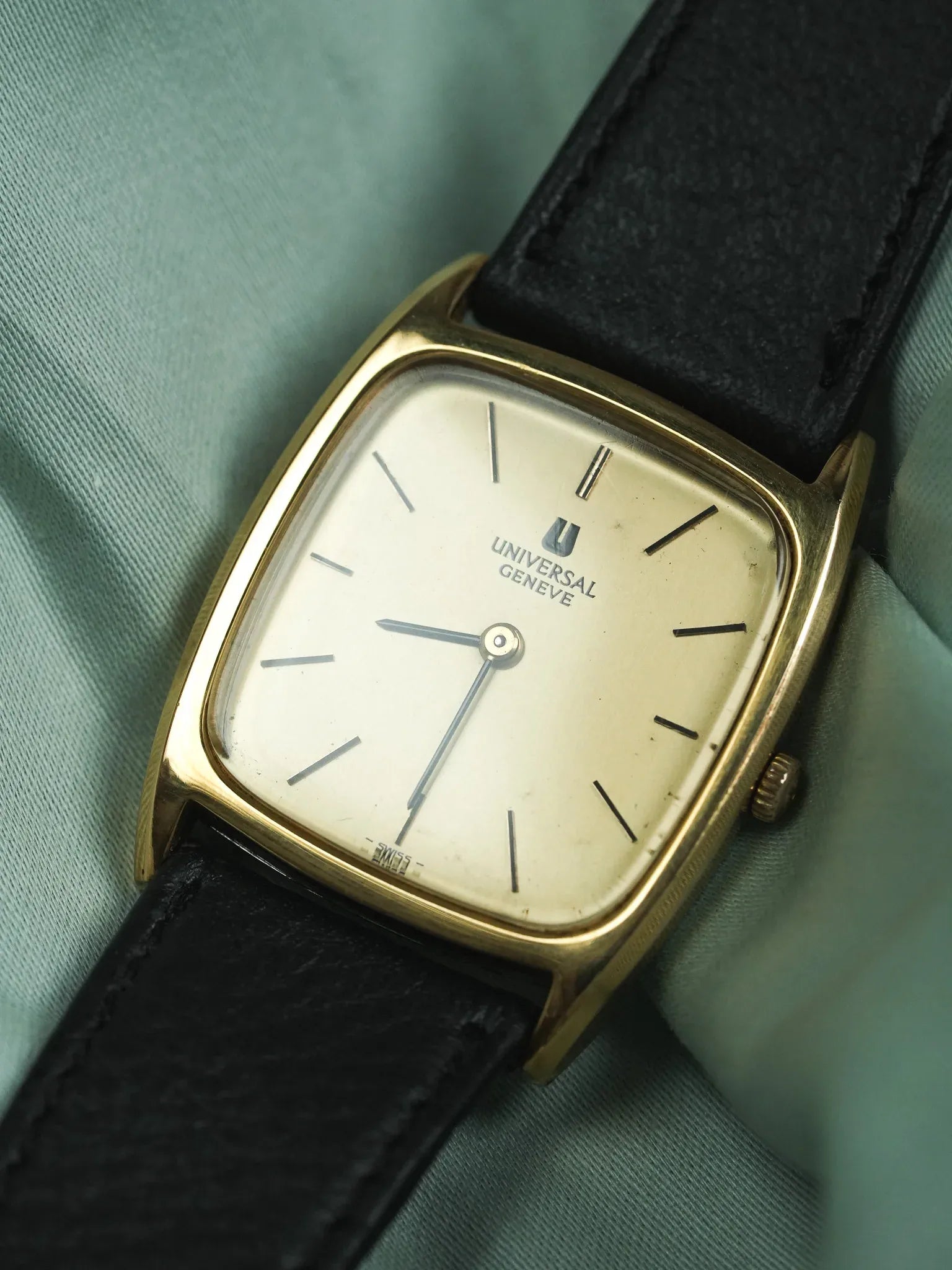 Universal Genève - Extra plate Manuel Tonneau Or - 1970s - Atelier Victor