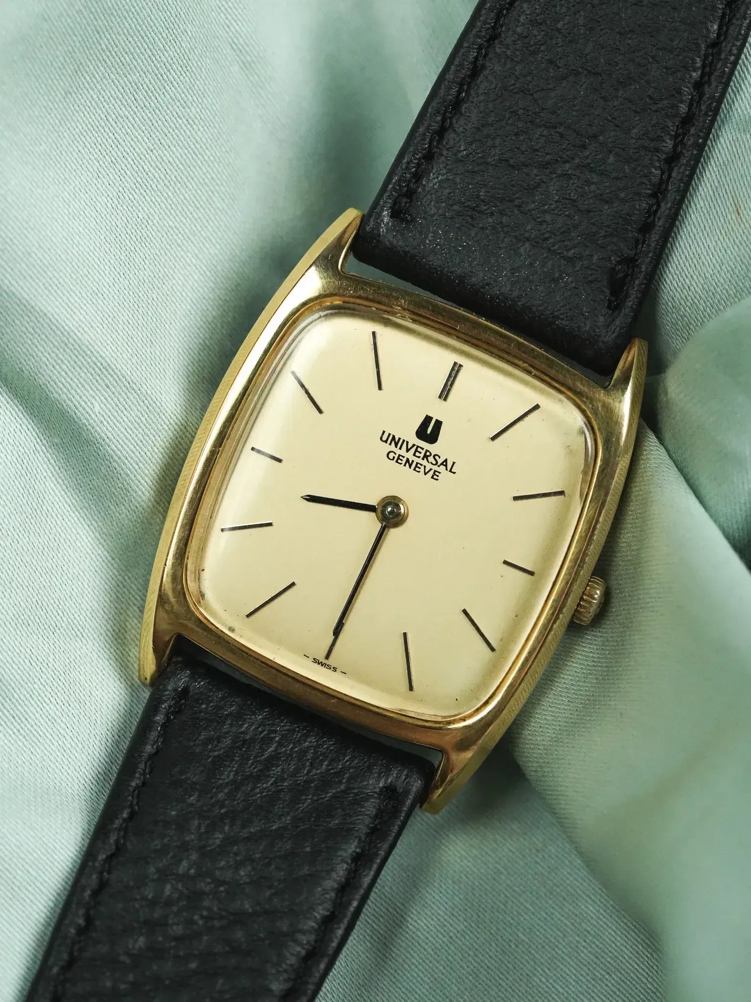 Universal Genève - Extra plate Manuel Tonneau Or - 1970s - Atelier Victor