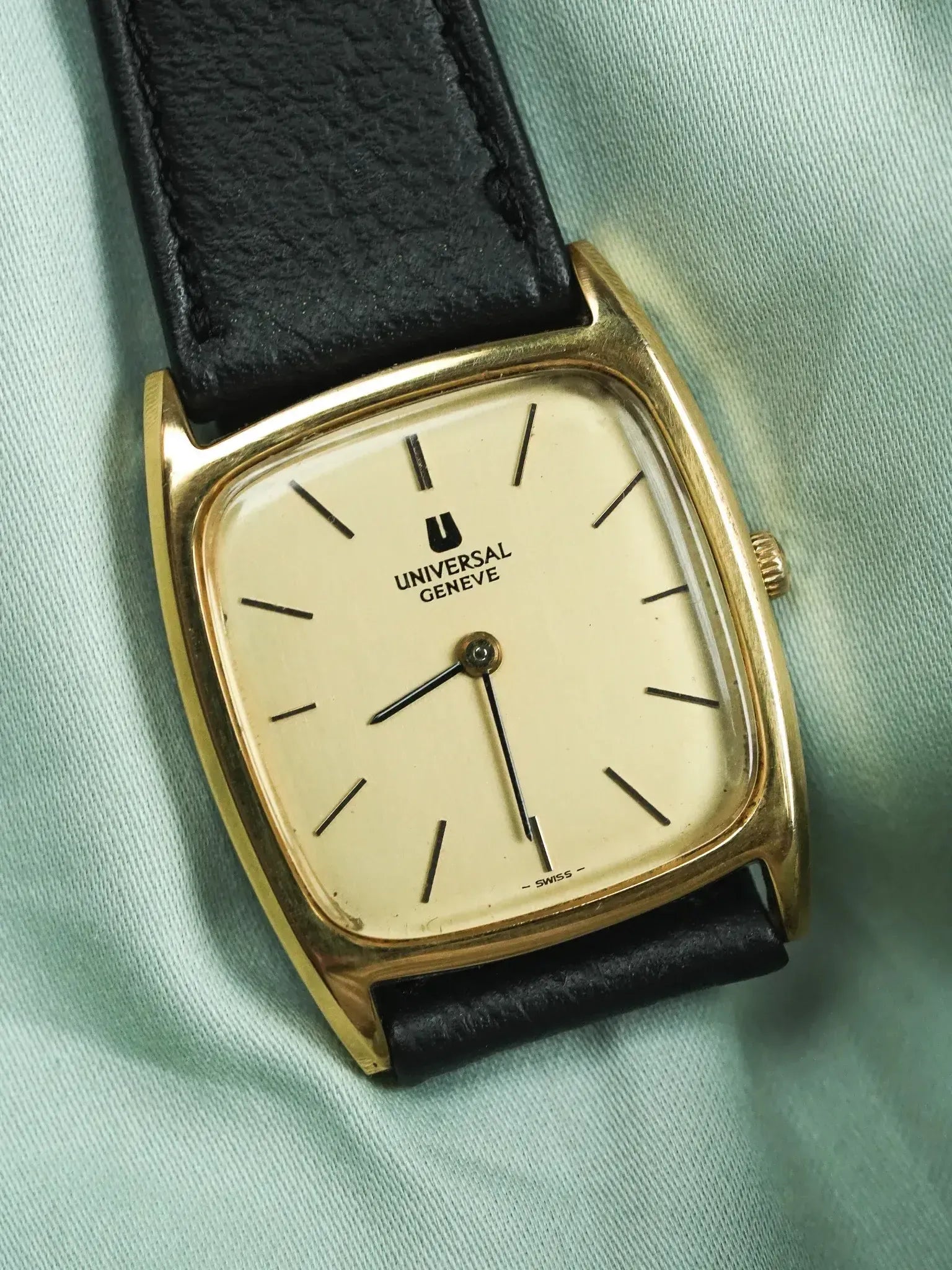 Universal Genève - Extra plate Manuel Tonneau Or - 1970s - Atelier Victor