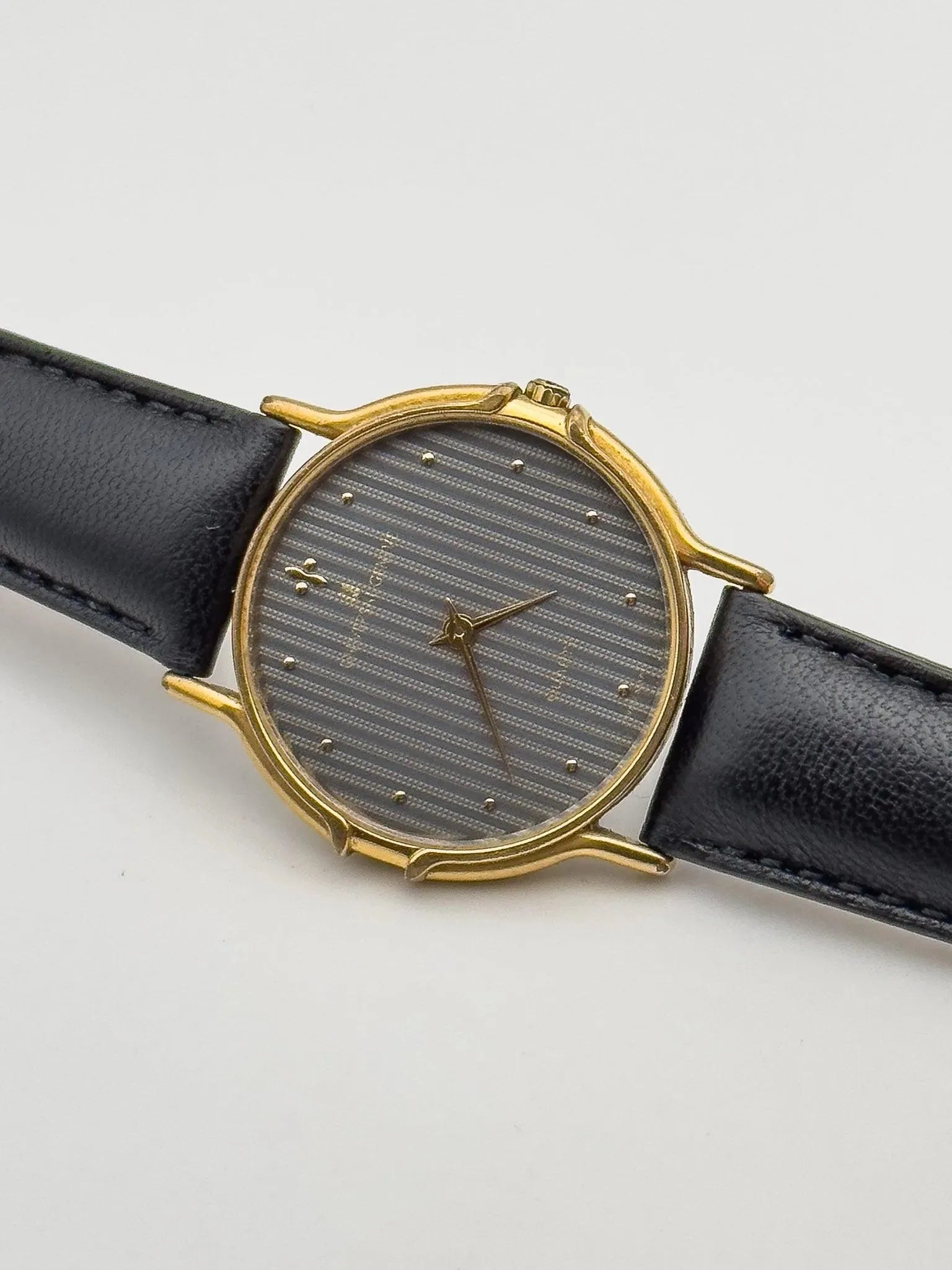Universal Genève - Gris Tapisserie Plaqué or - 1980s - Atelier Victor Paris - Vintage Watch Shop Dubai