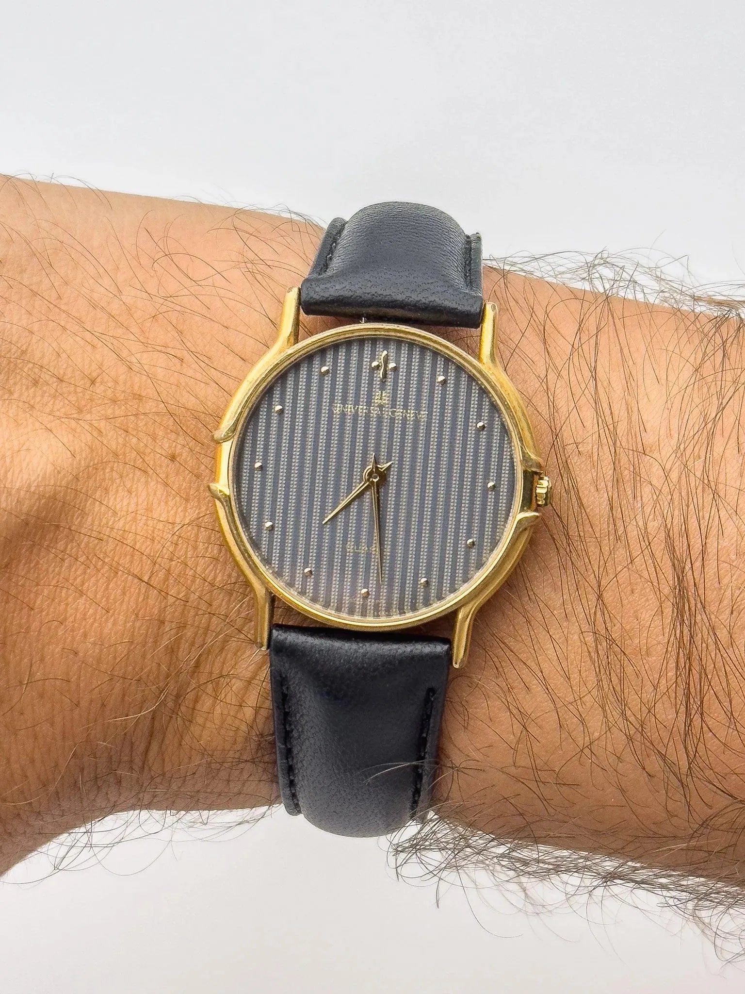 Universal Genève - Gris Tapisserie Plaqué or - 1980s - Atelier Victor Paris - Vintage Watch Shop Dubai