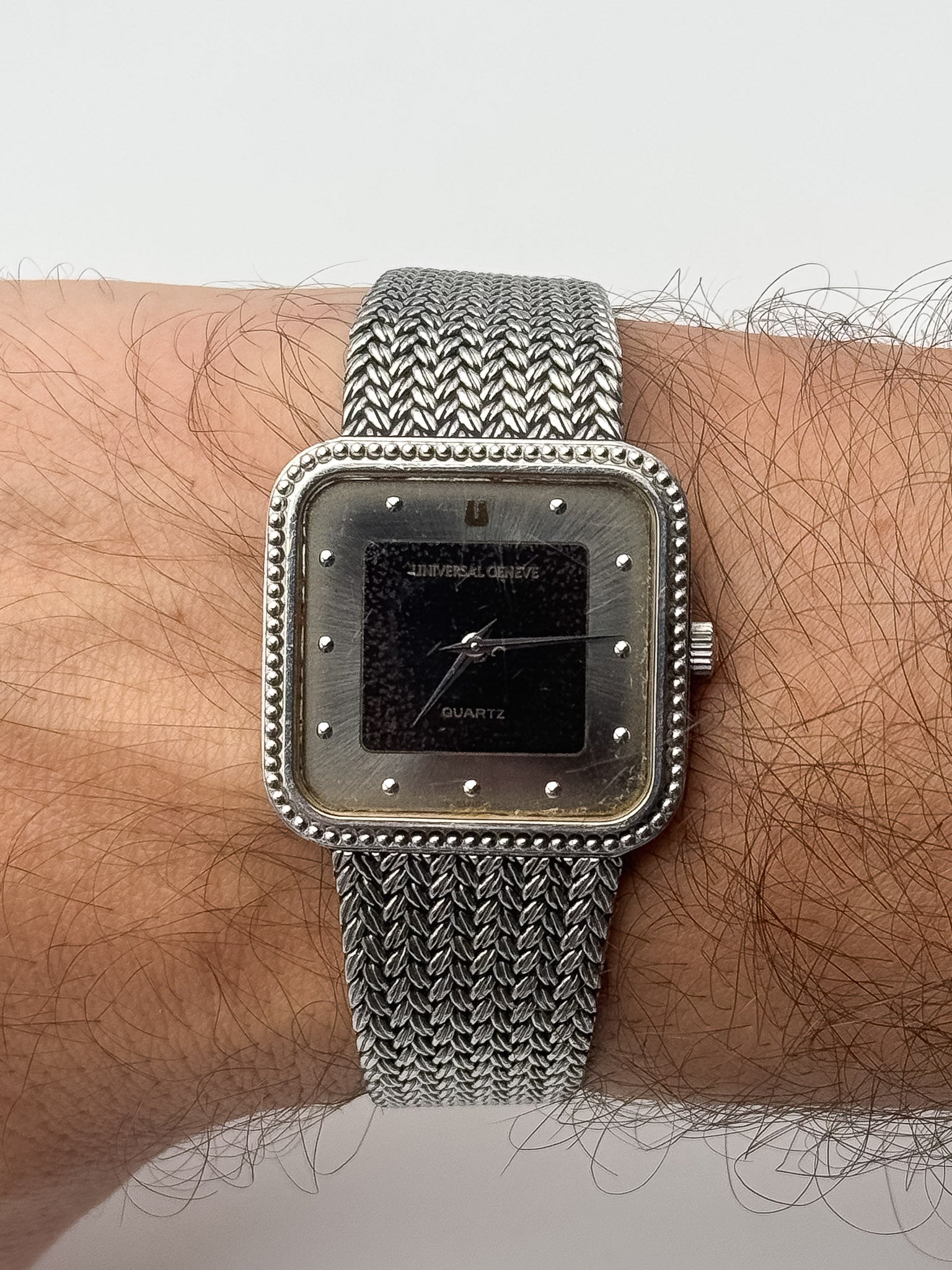 Universal Genève - Maille Acier Cadran Noir Patiné - 1980s - Atelier Victor - Vintage Shop